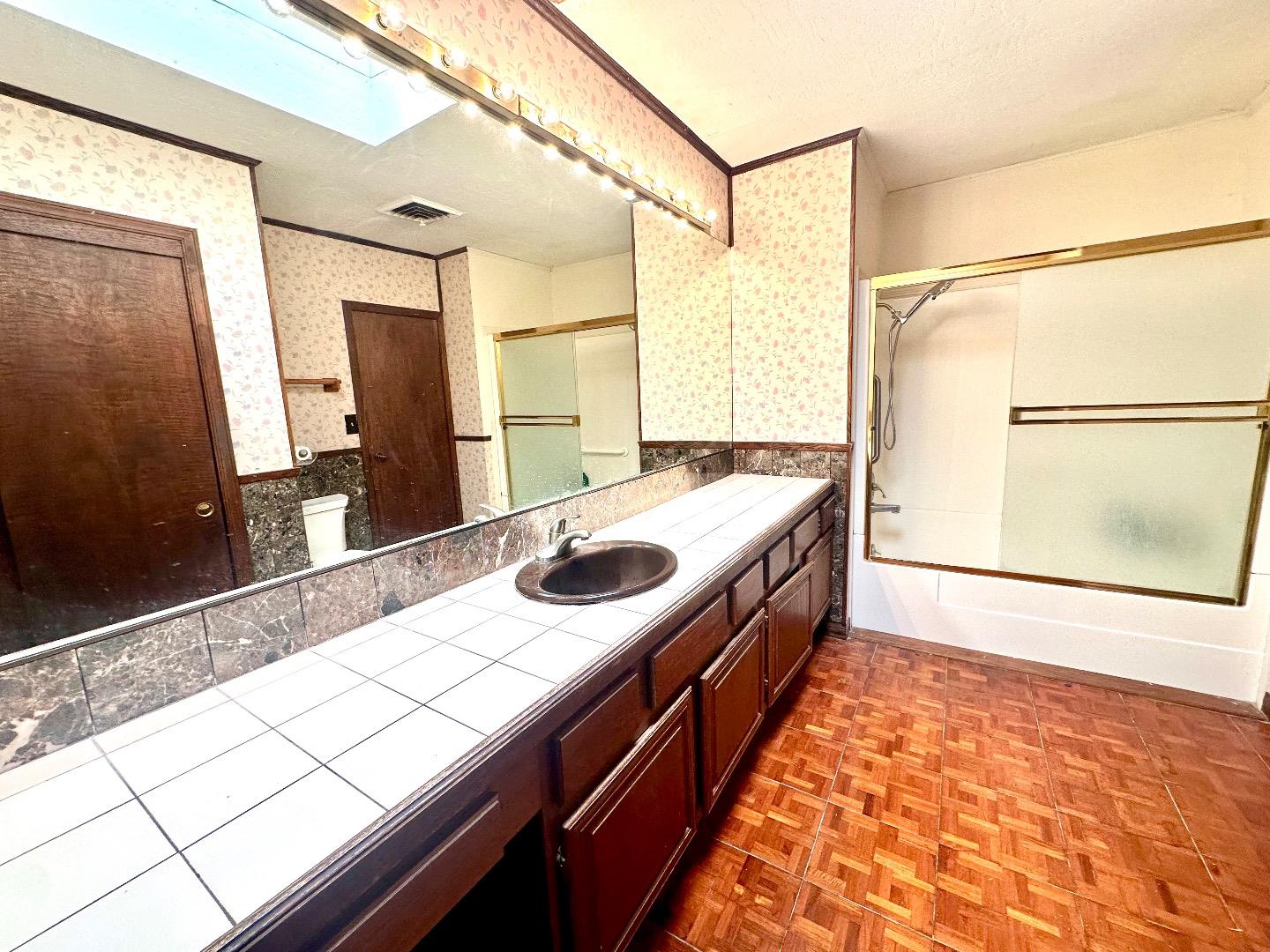 2395 Delaware Avenue Unit: 39