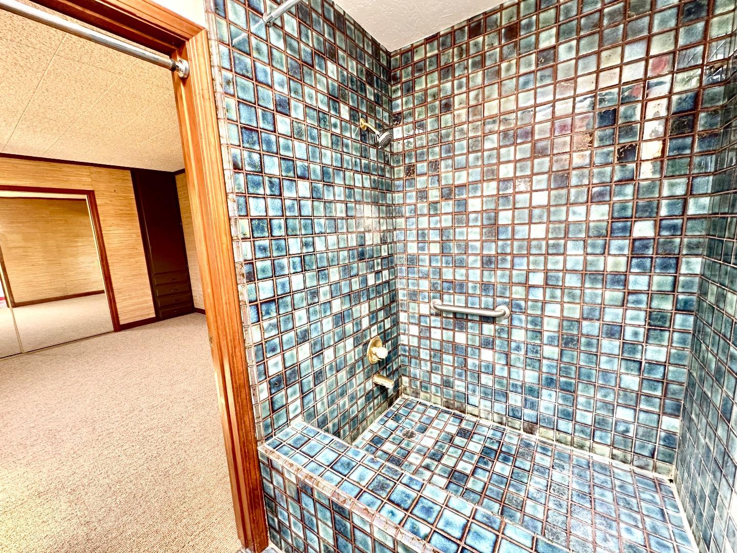 2395 Delaware Avenue Unit: 39