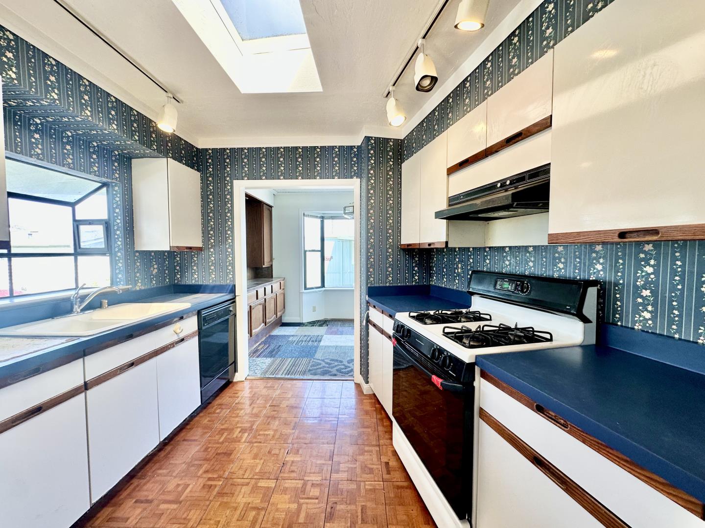 2395 Delaware Avenue Unit: 39