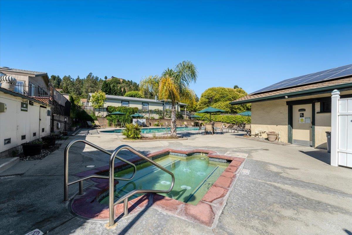 444 Whispering Pines Drive Unit: 18