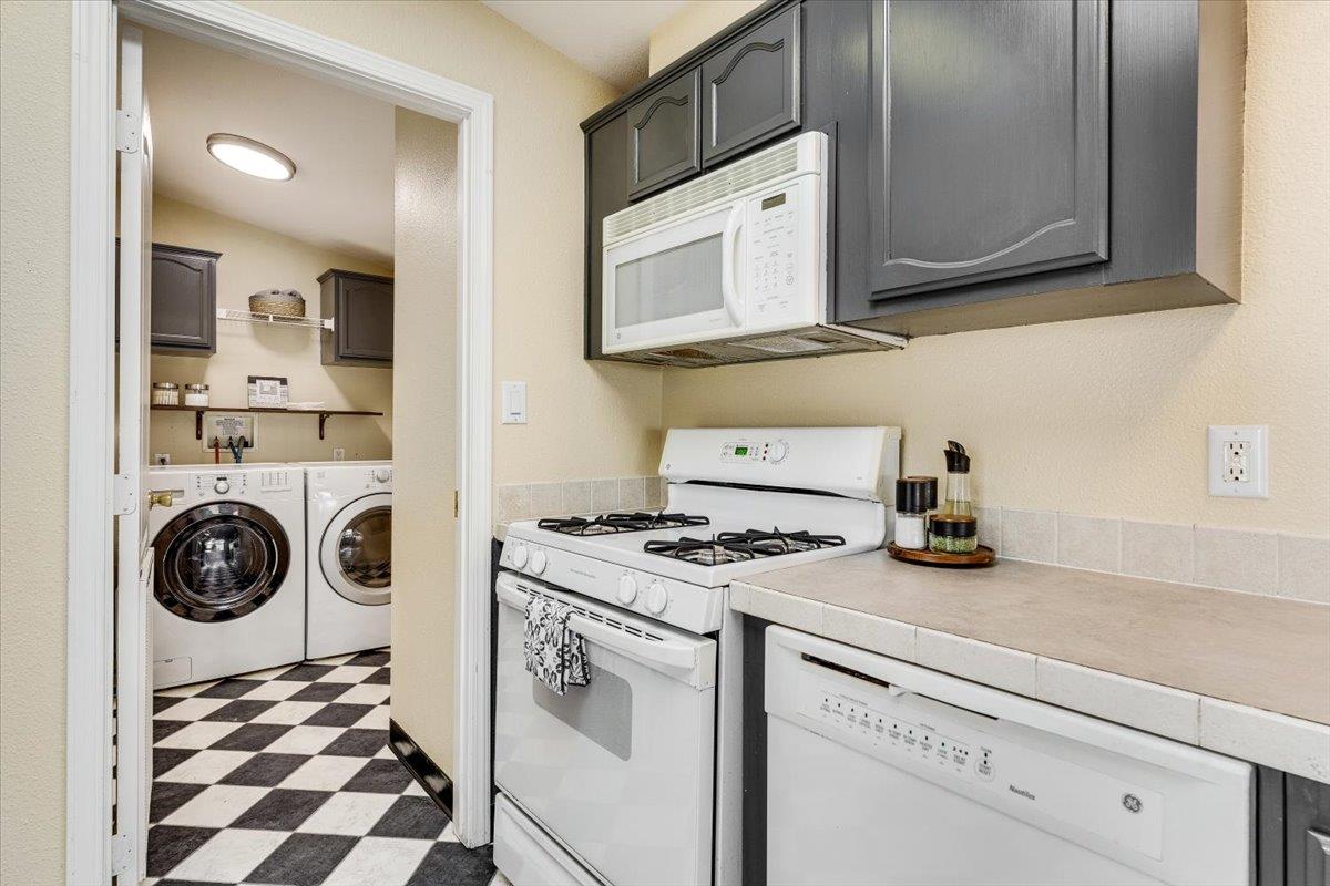 444 Whispering Pines Drive Unit: 18