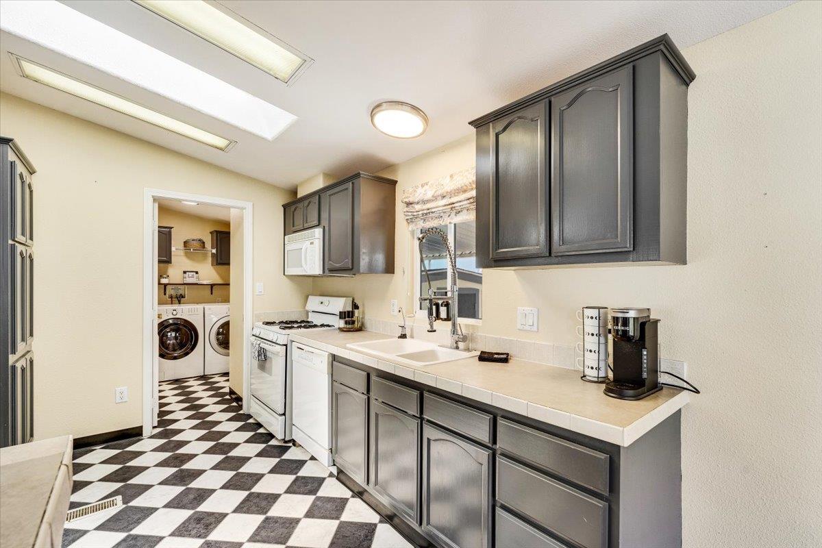 444 Whispering Pines Drive Unit: 18