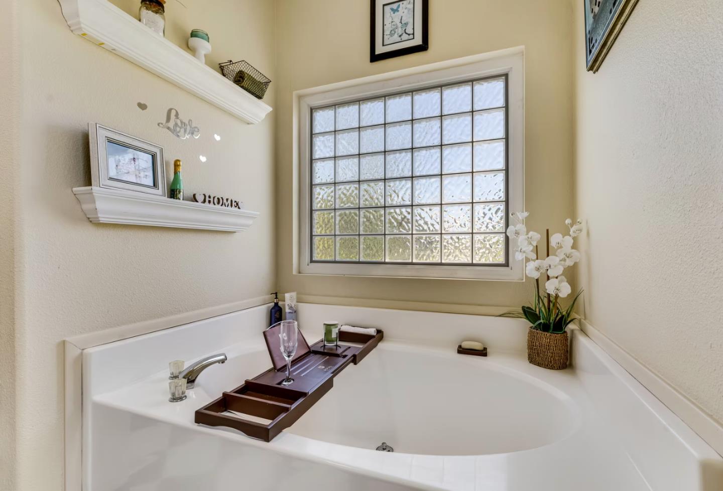 444 Whispering Pines Drive Unit: 18