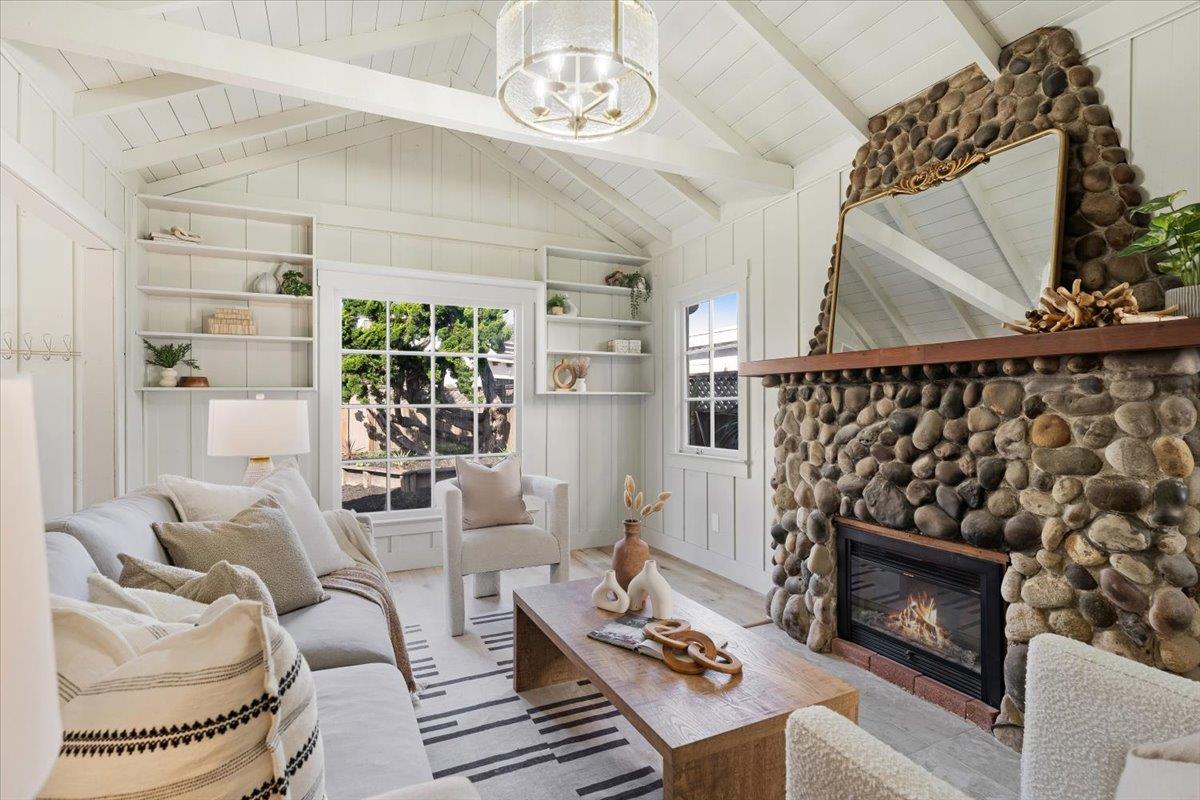 2866 Chesterfield Drive