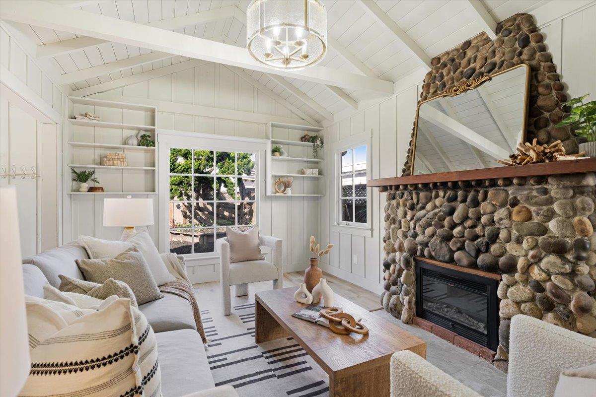 2866 Chesterfield Drive