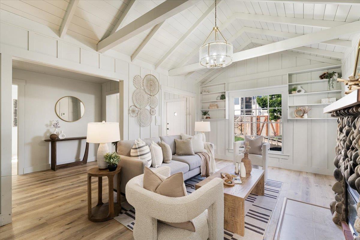 2866 Chesterfield Drive