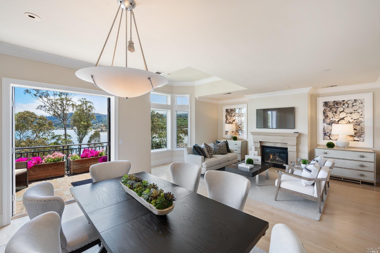 55 De Silva Island Dr