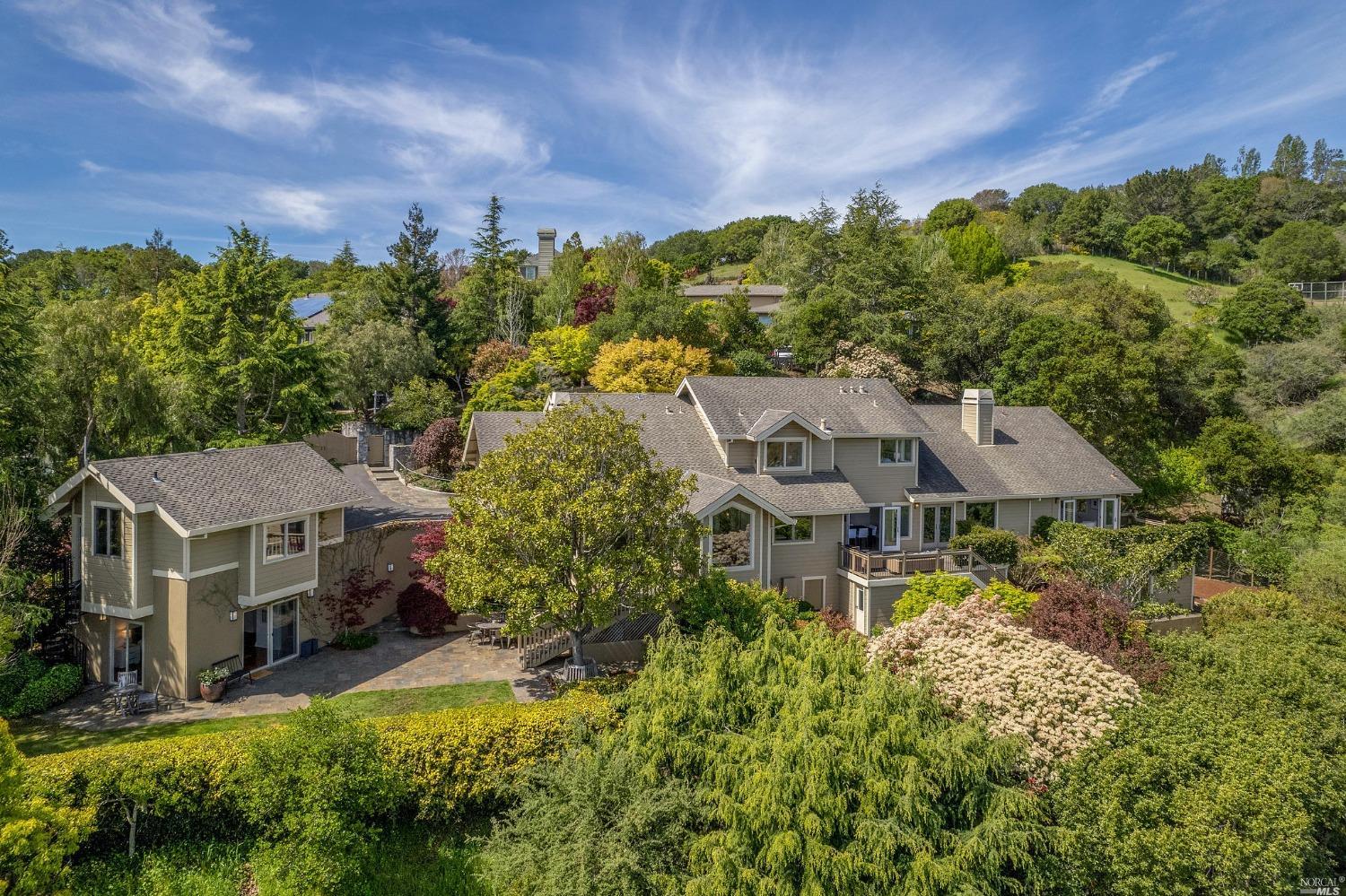 30 Kite Hill Ln