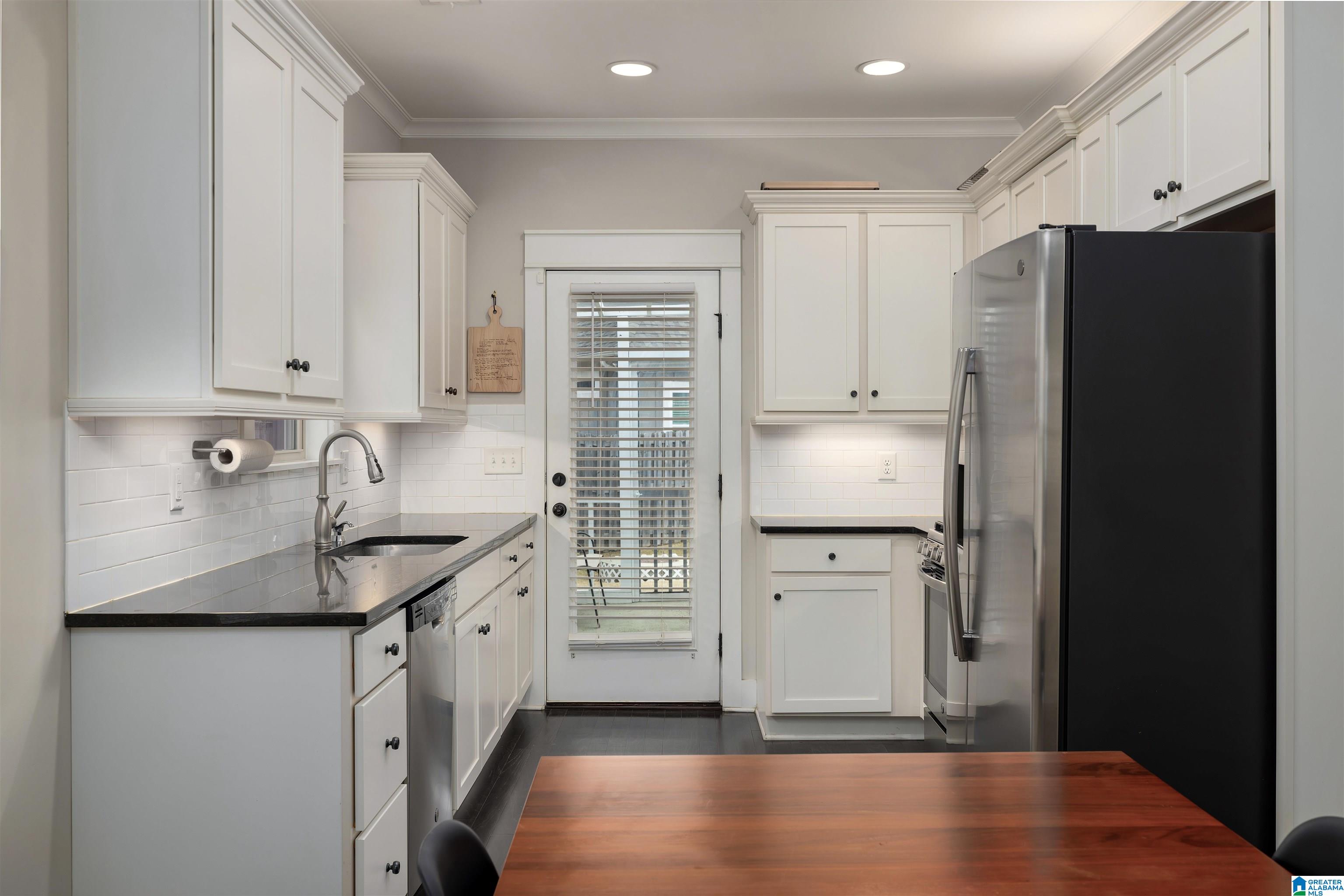 3907 CREST LANDING