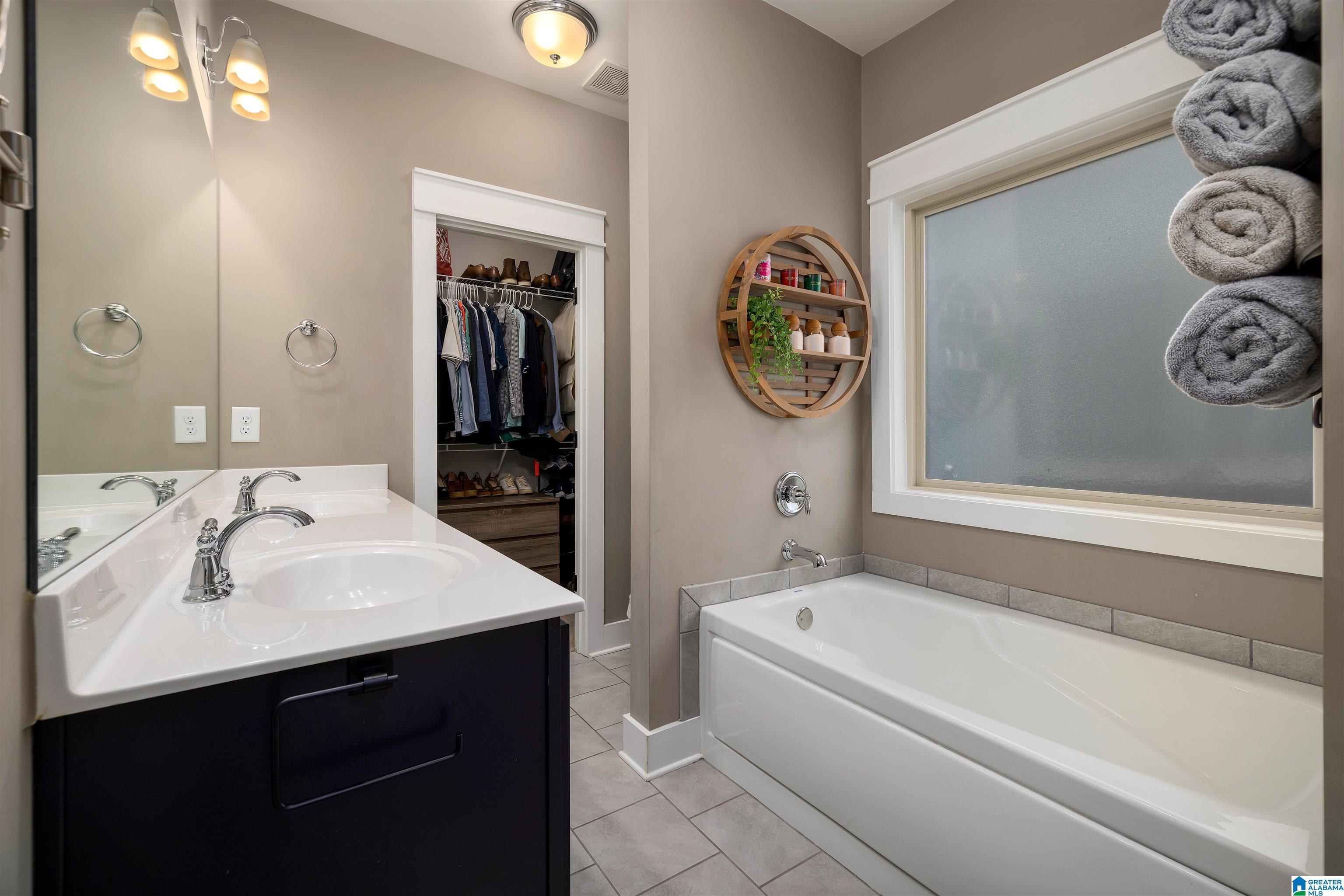 3907 CREST LANDING