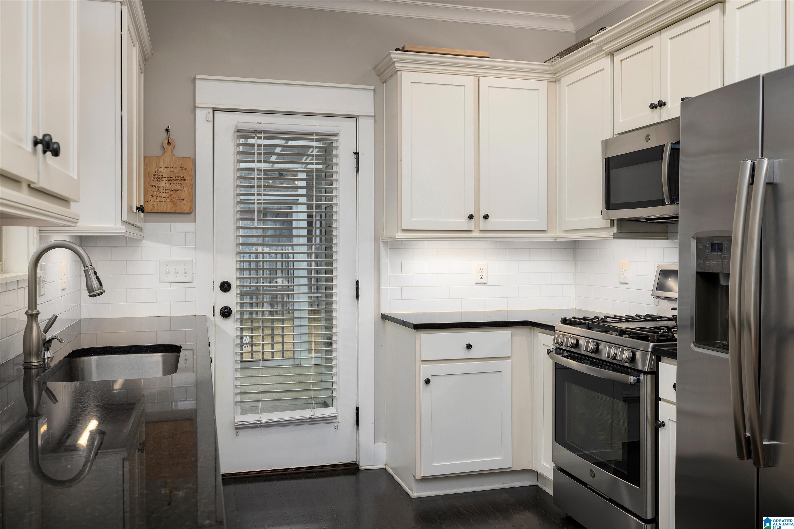 3907 CREST LANDING