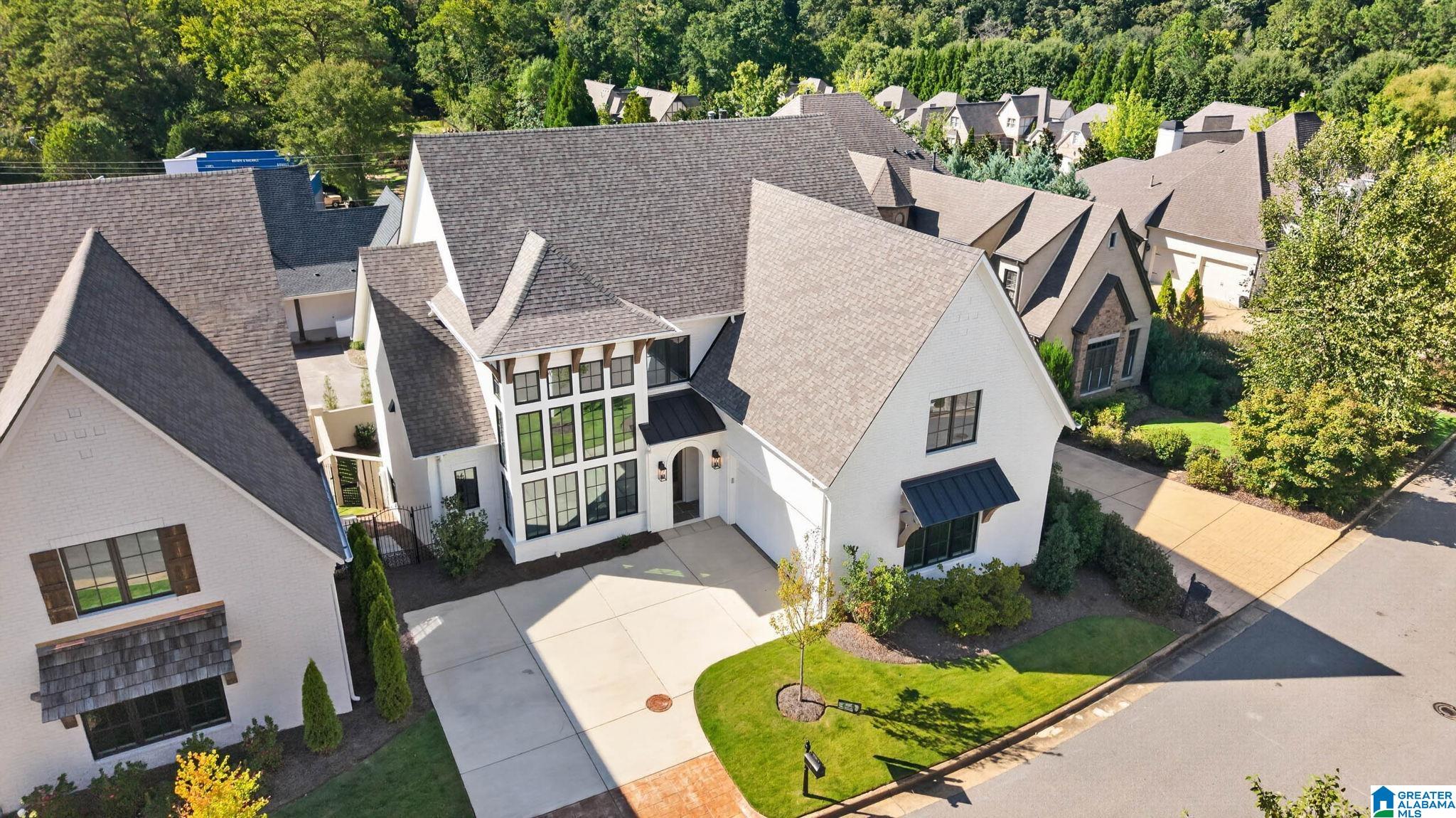 1719 COLLINWOOD COURT