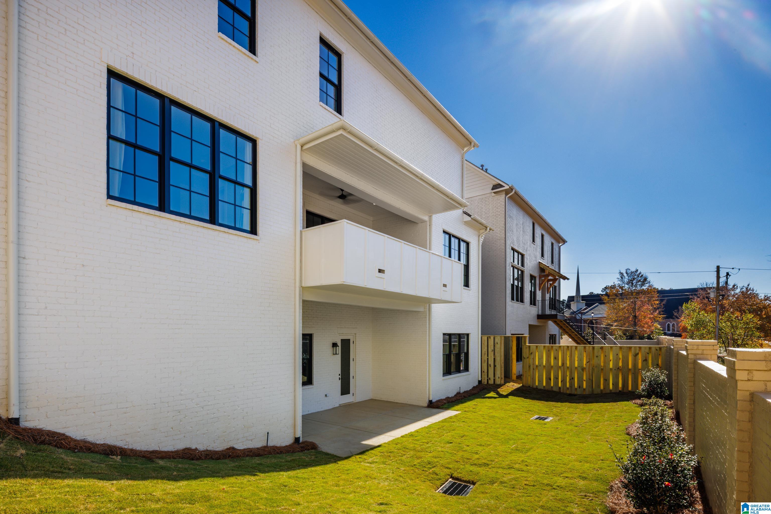 1719 COLLINWOOD COURT