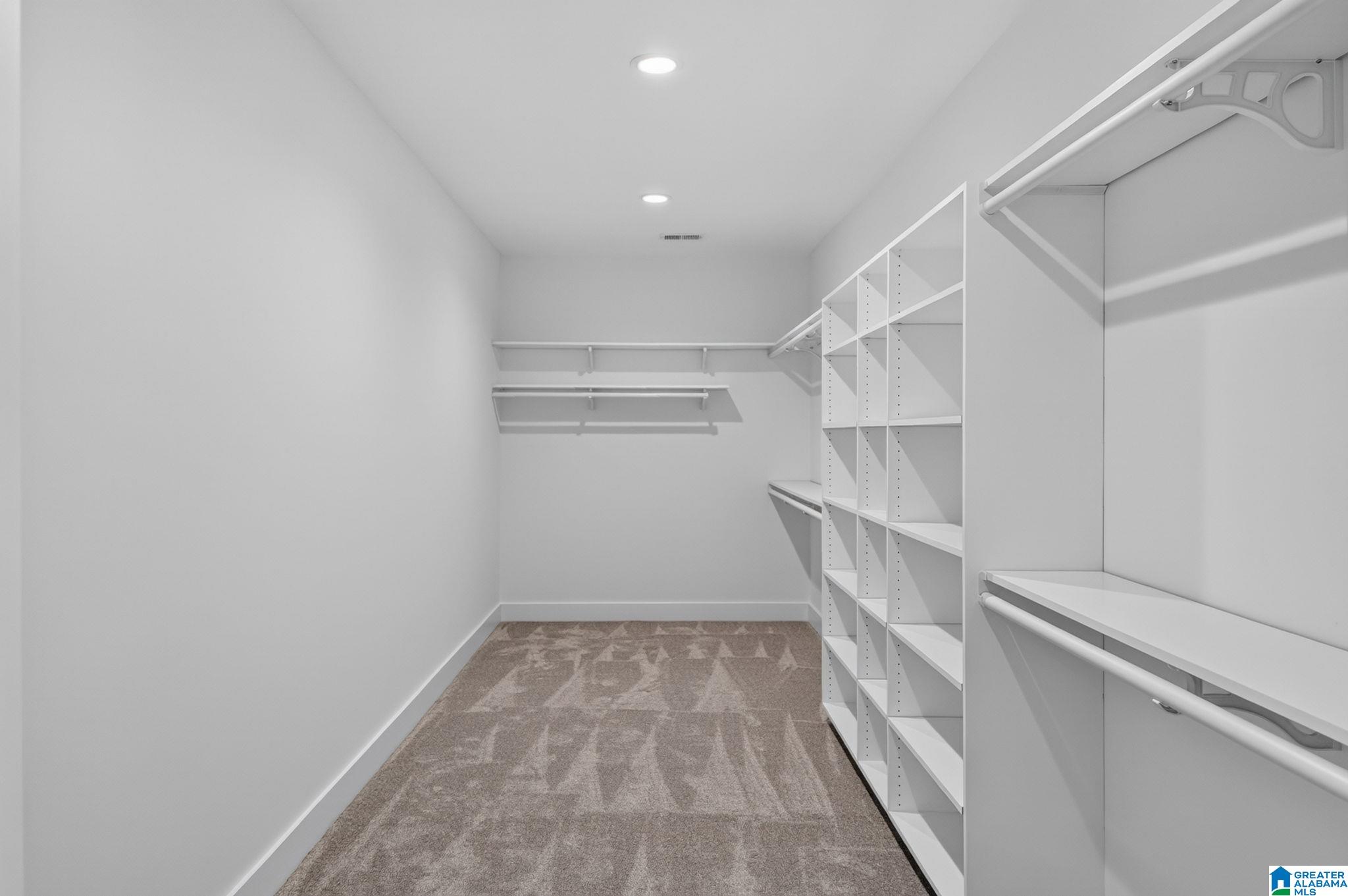 1719 COLLINWOOD COURT