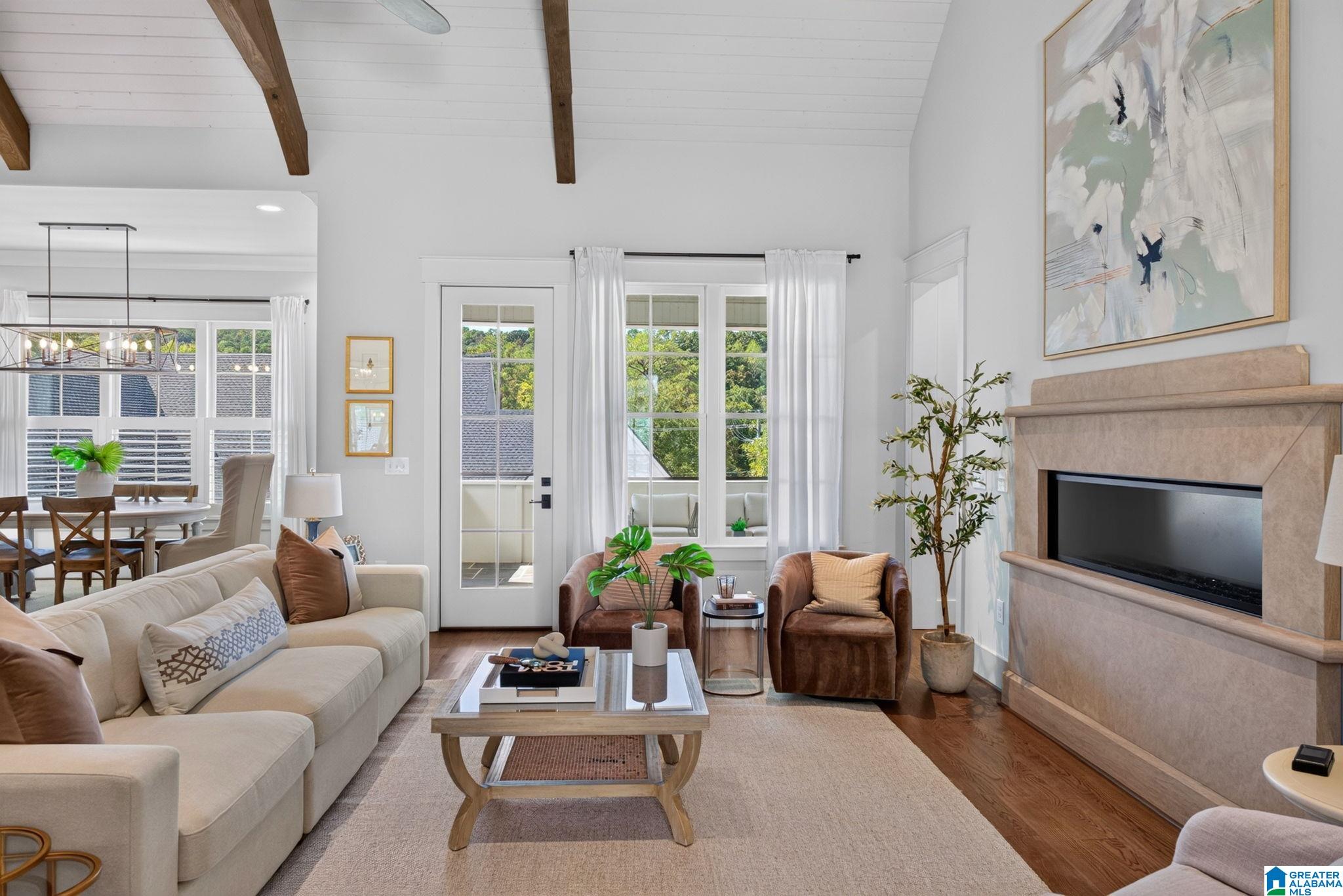 1719 COLLINWOOD COURT