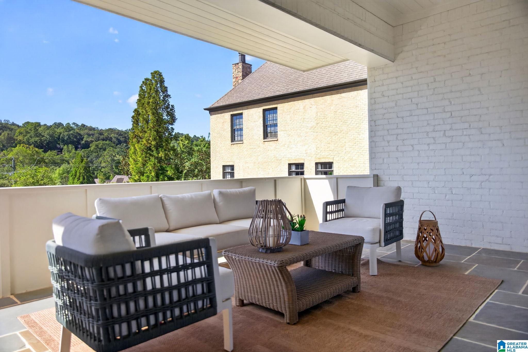 1719 COLLINWOOD COURT