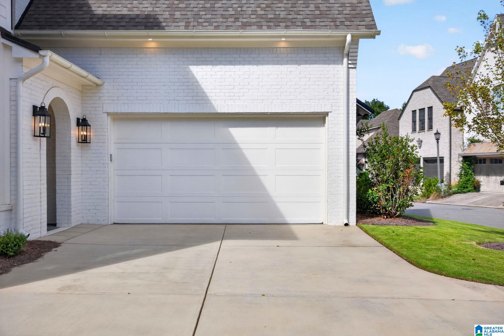 1719 COLLINWOOD COURT