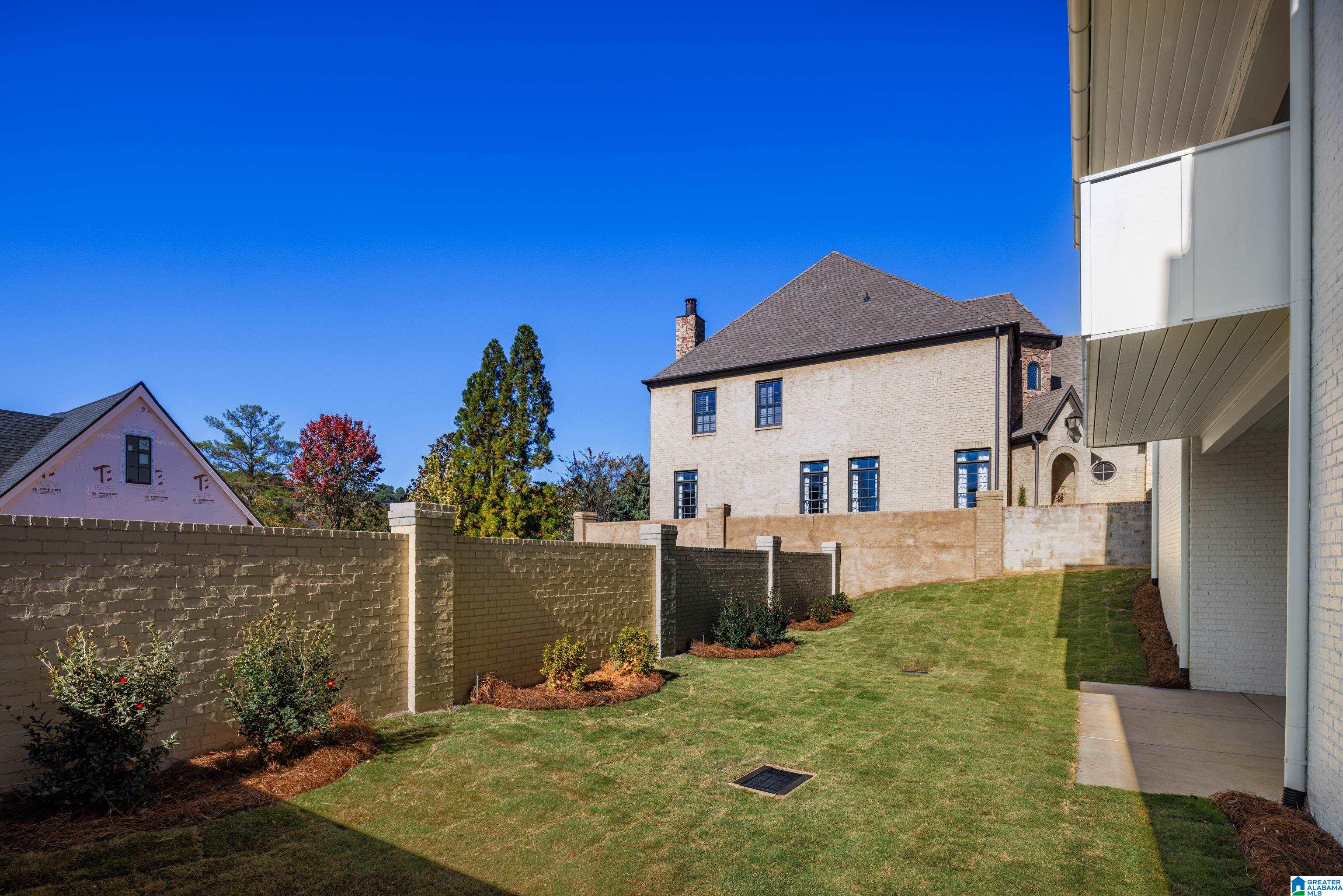 1719 COLLINWOOD COURT