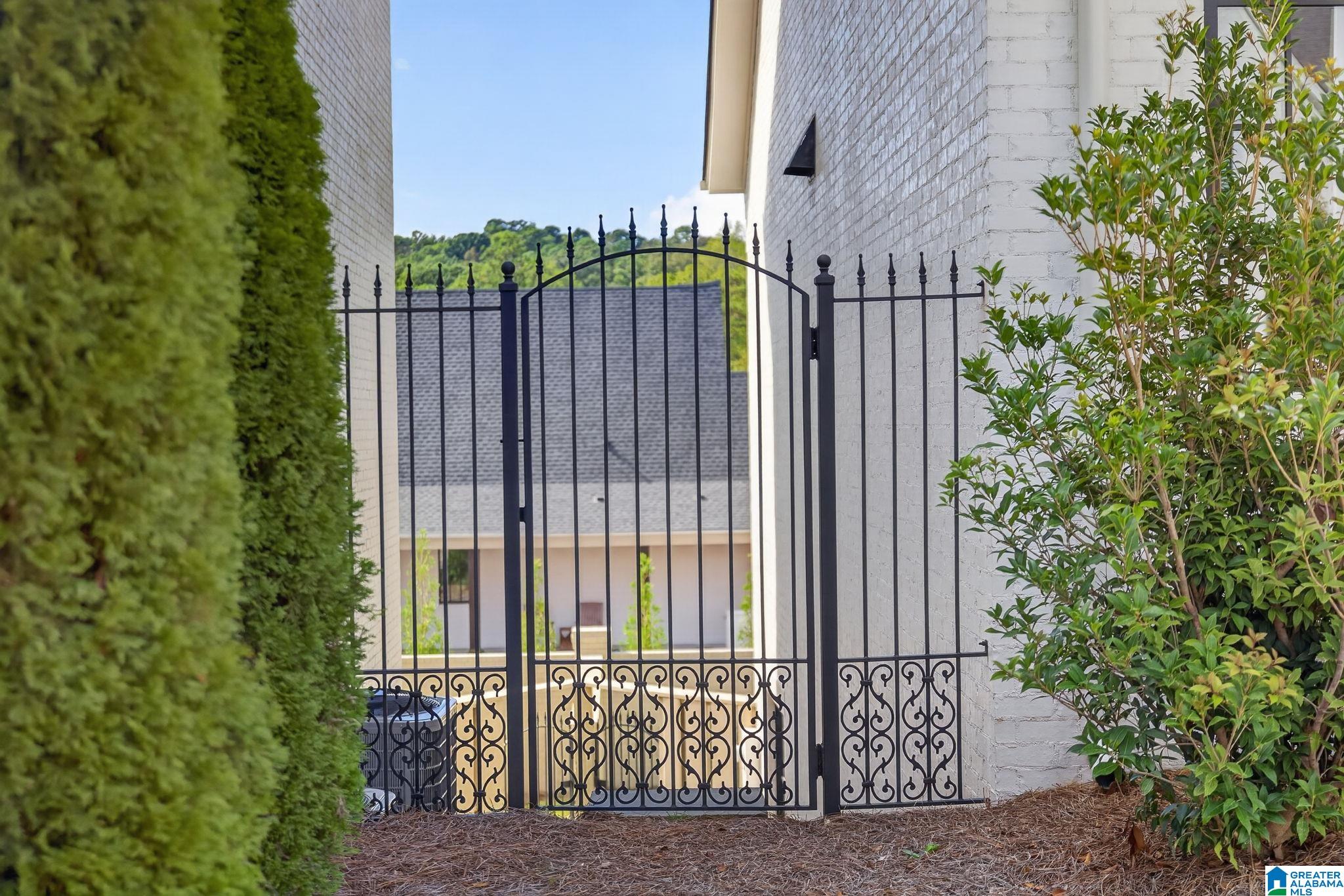 1719 COLLINWOOD COURT