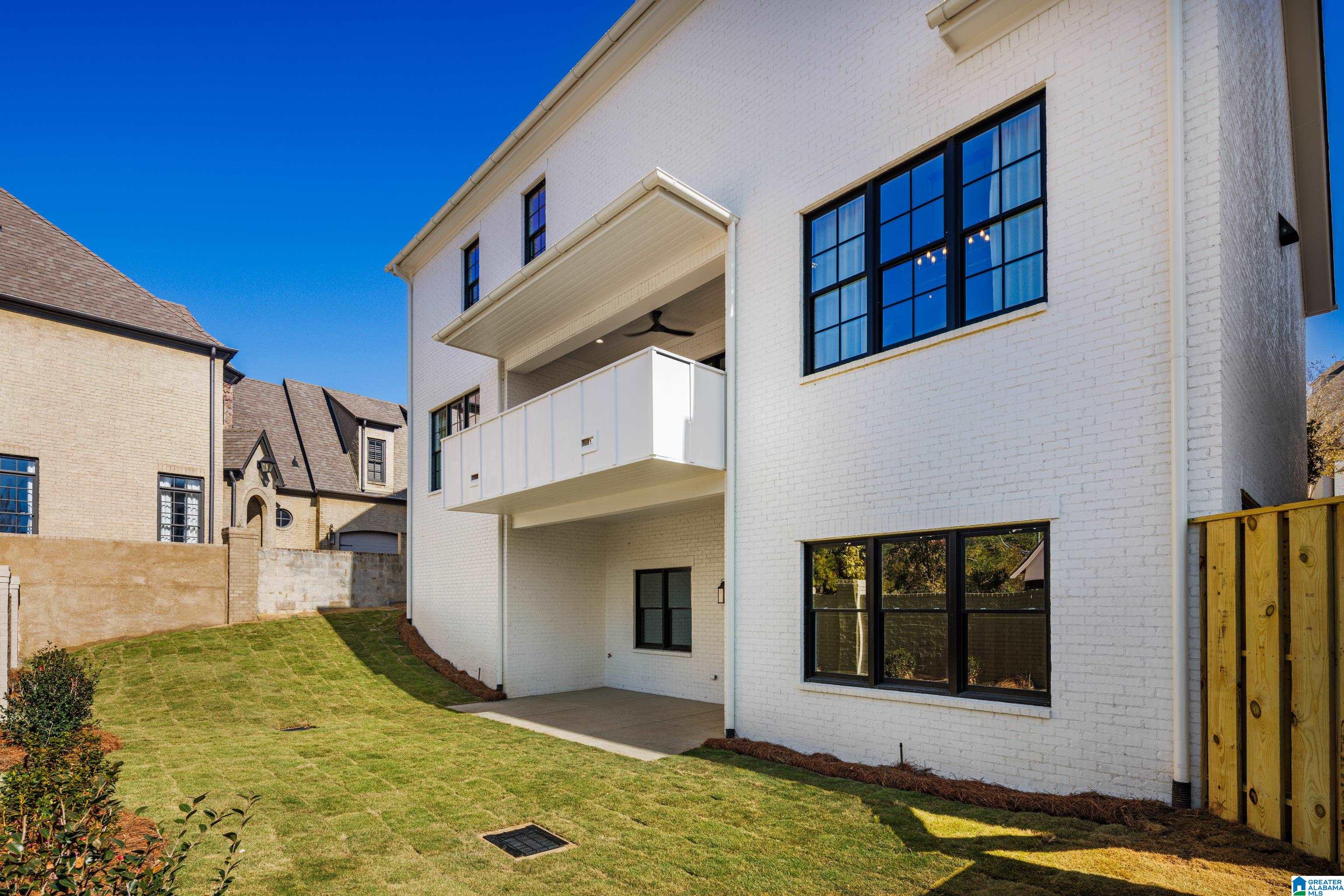 1719 COLLINWOOD COURT