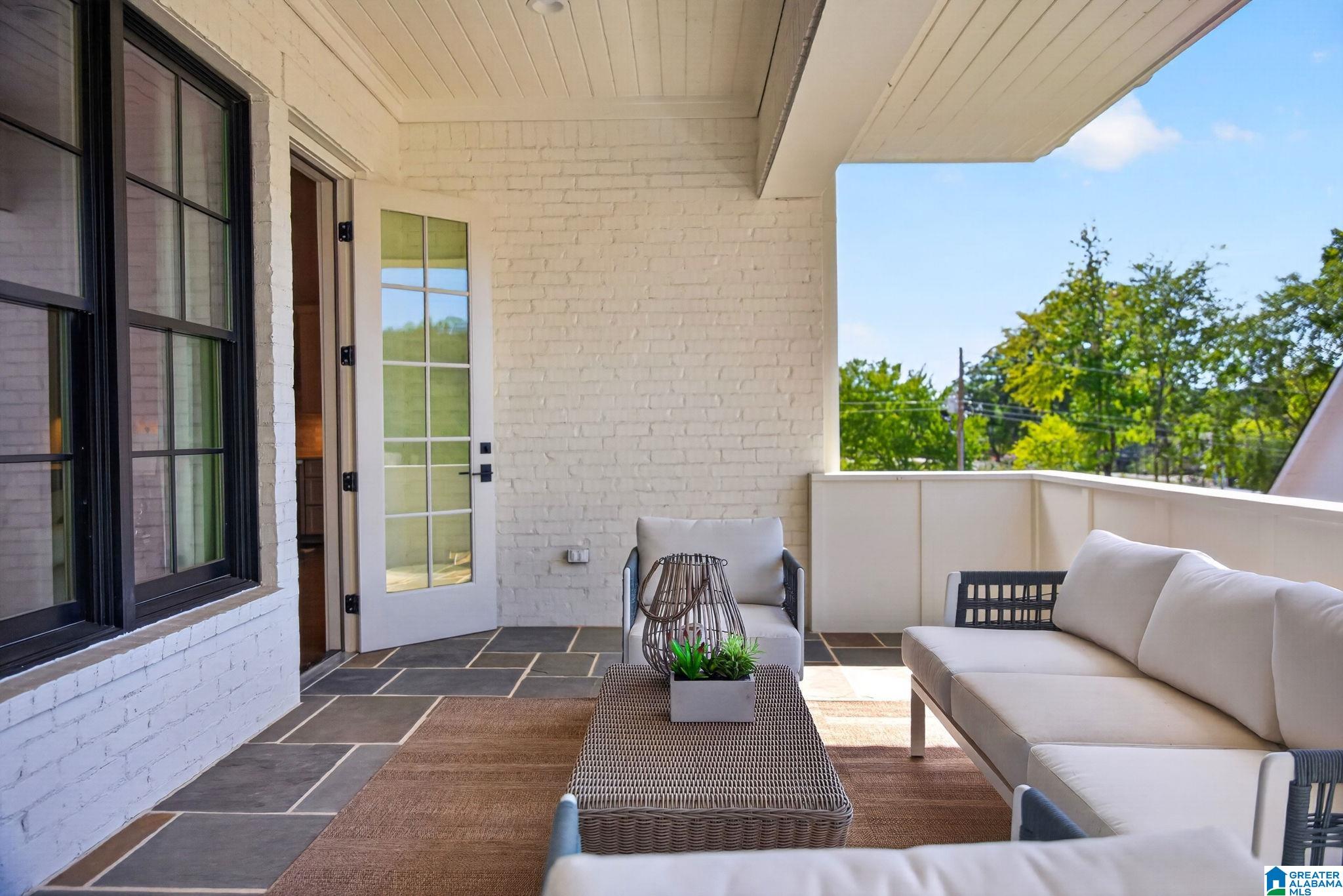 1719 COLLINWOOD COURT