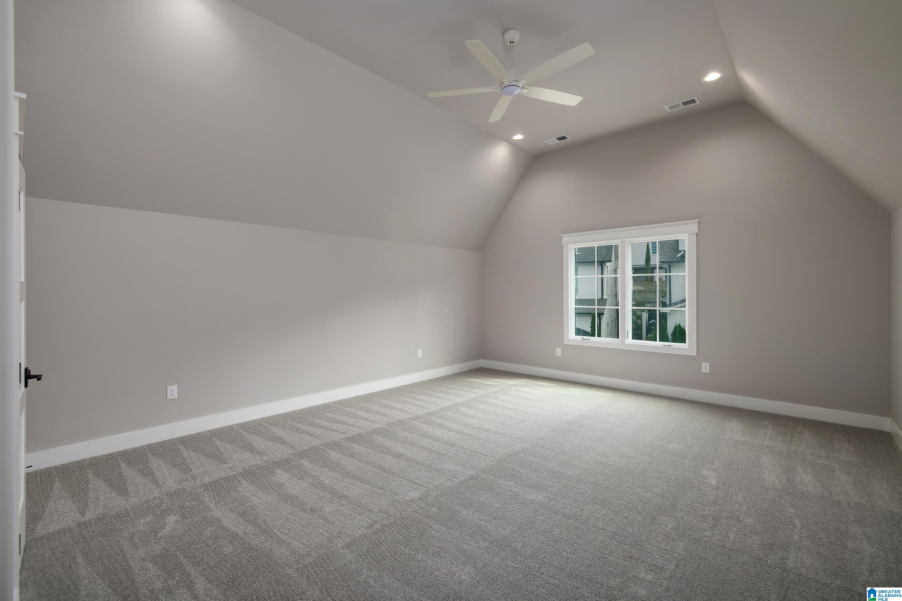 1719 COLLINWOOD COURT
