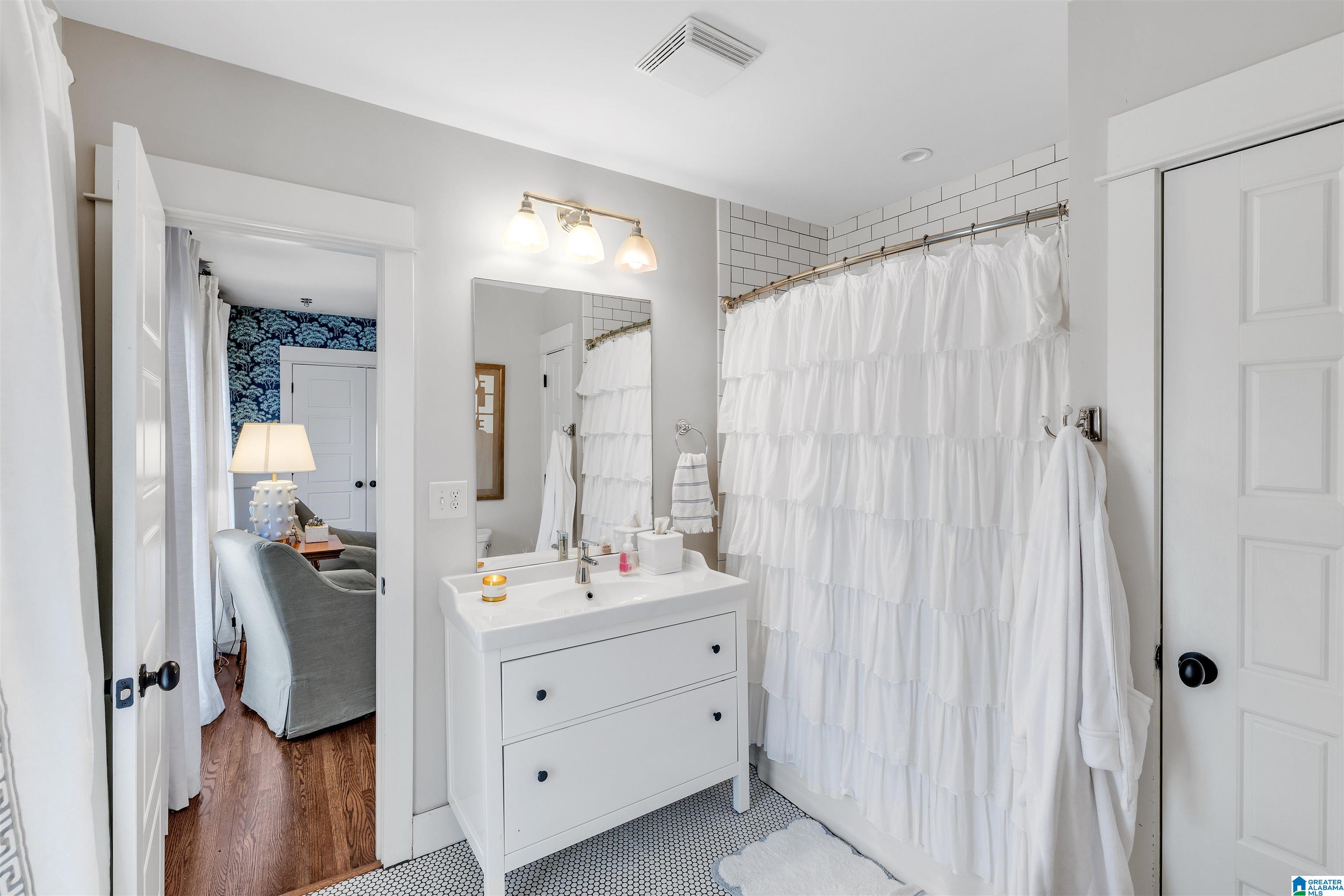 2125 VESTAVIA LAKE DRIVE