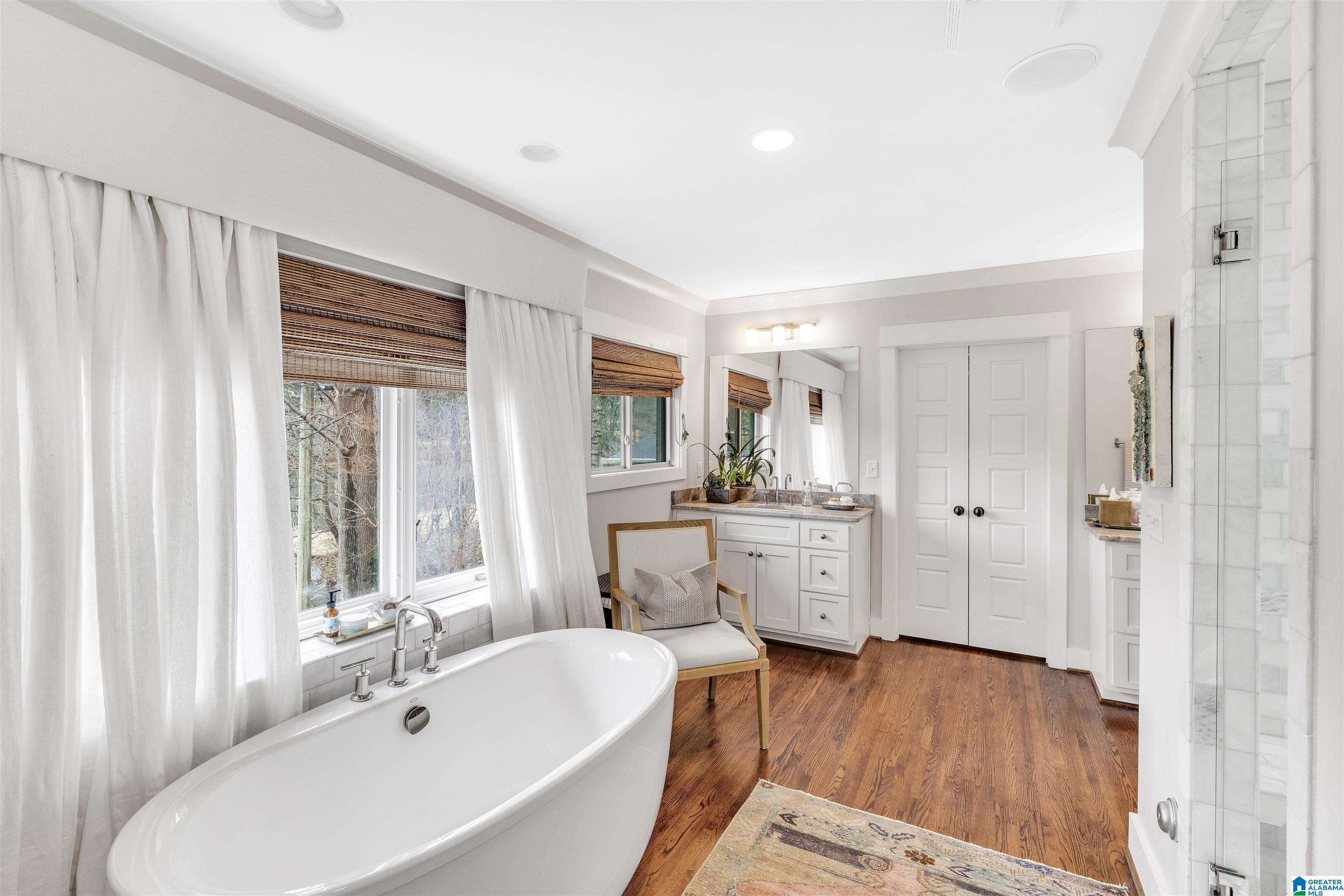 2125 VESTAVIA LAKE DRIVE