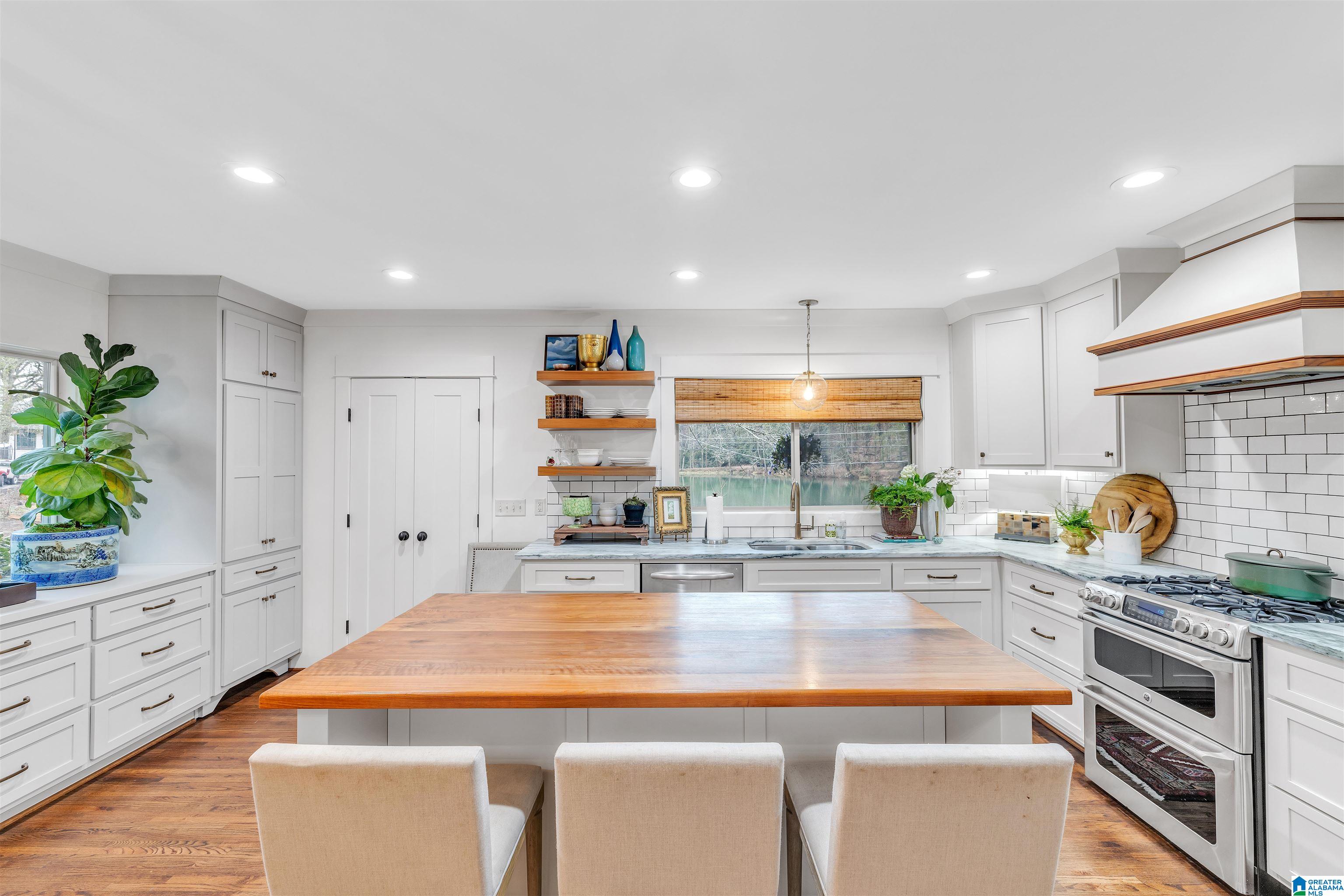 2125 VESTAVIA LAKE DRIVE