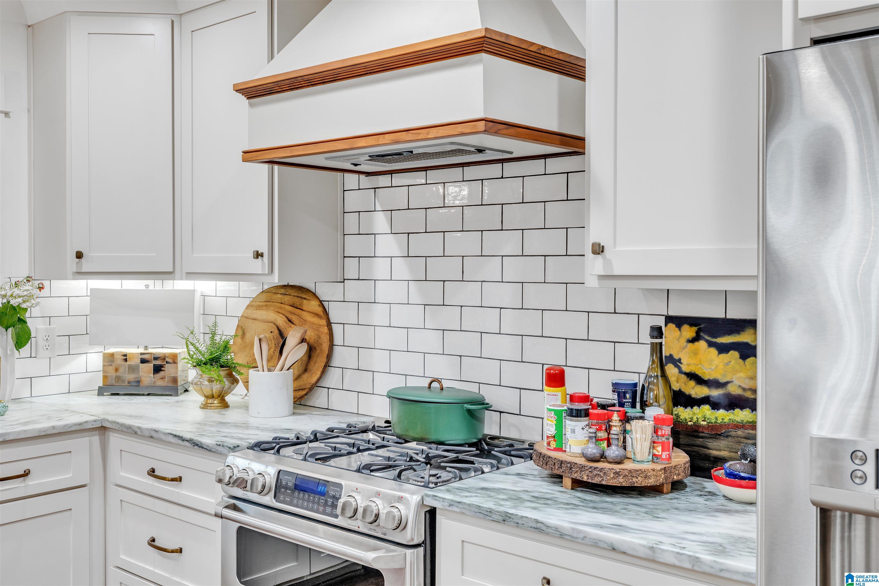 2125 VESTAVIA LAKE DRIVE