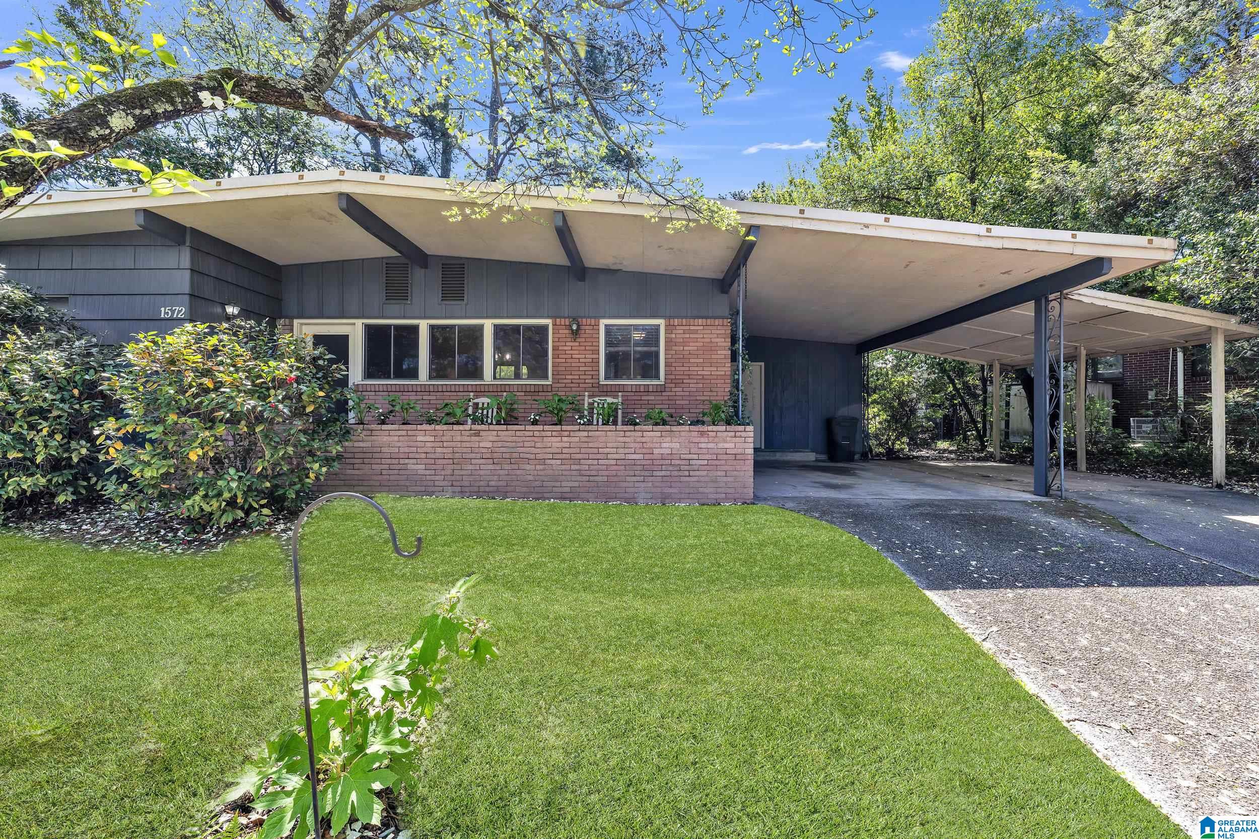 1572 VALLEY VIEW CIRCLE