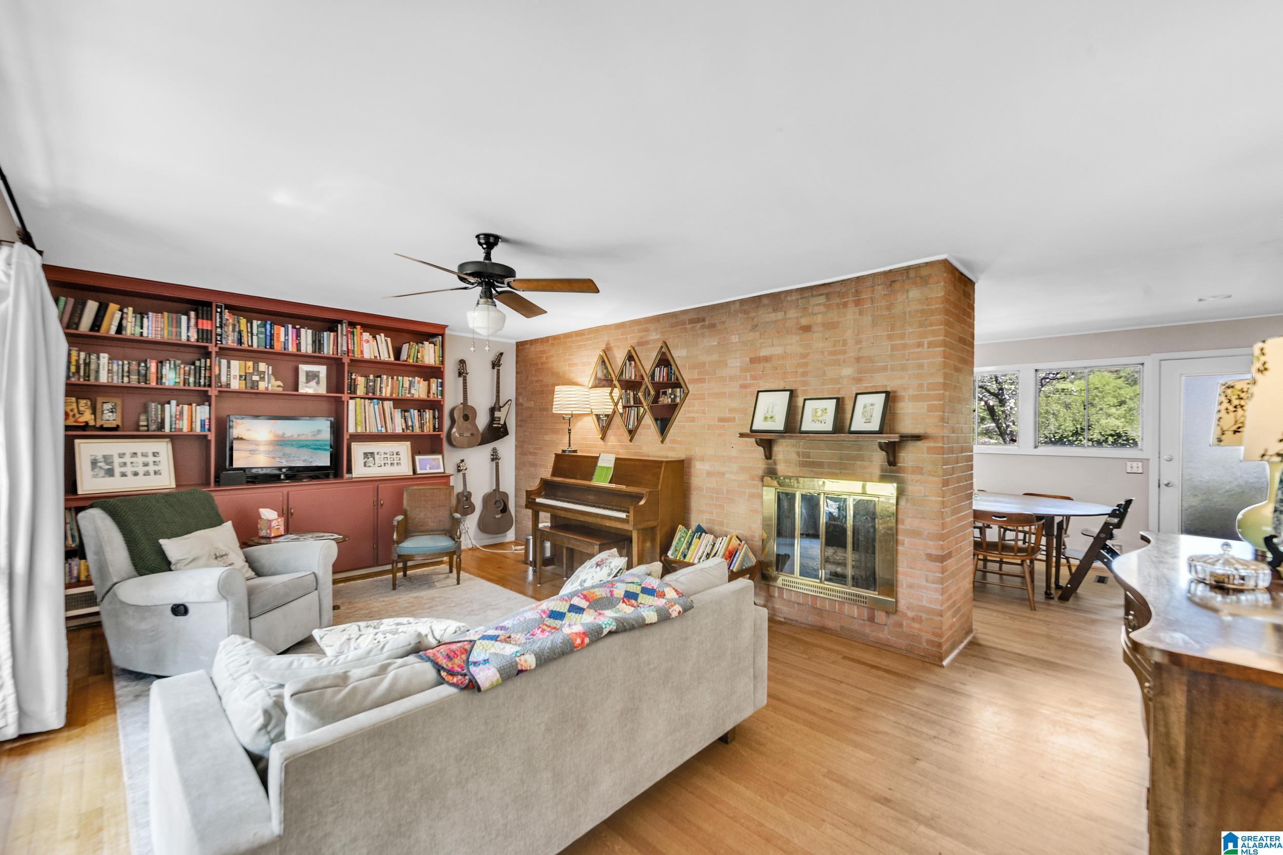 1572 VALLEY VIEW CIRCLE