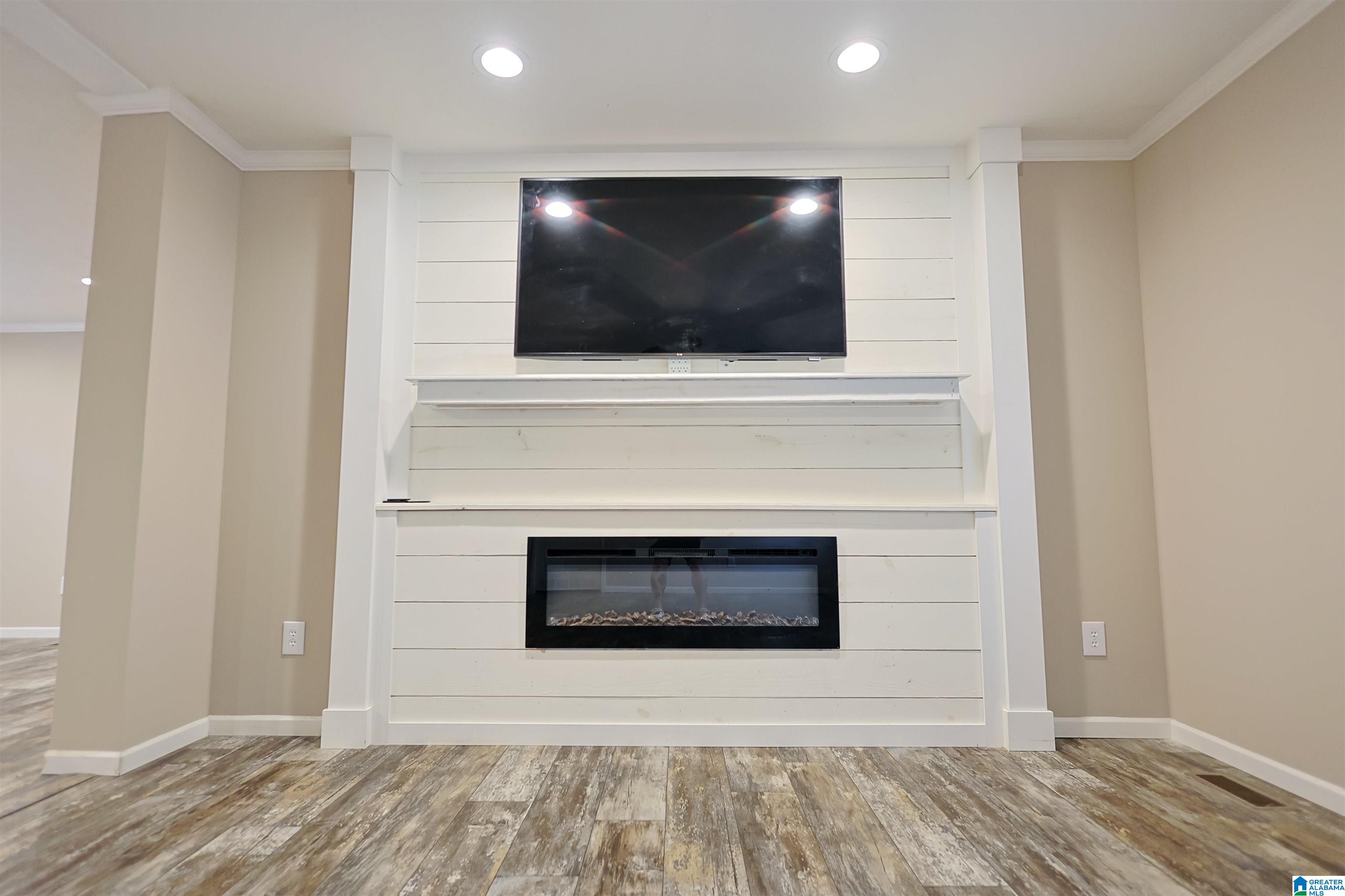2381 JIM RANEY LANE