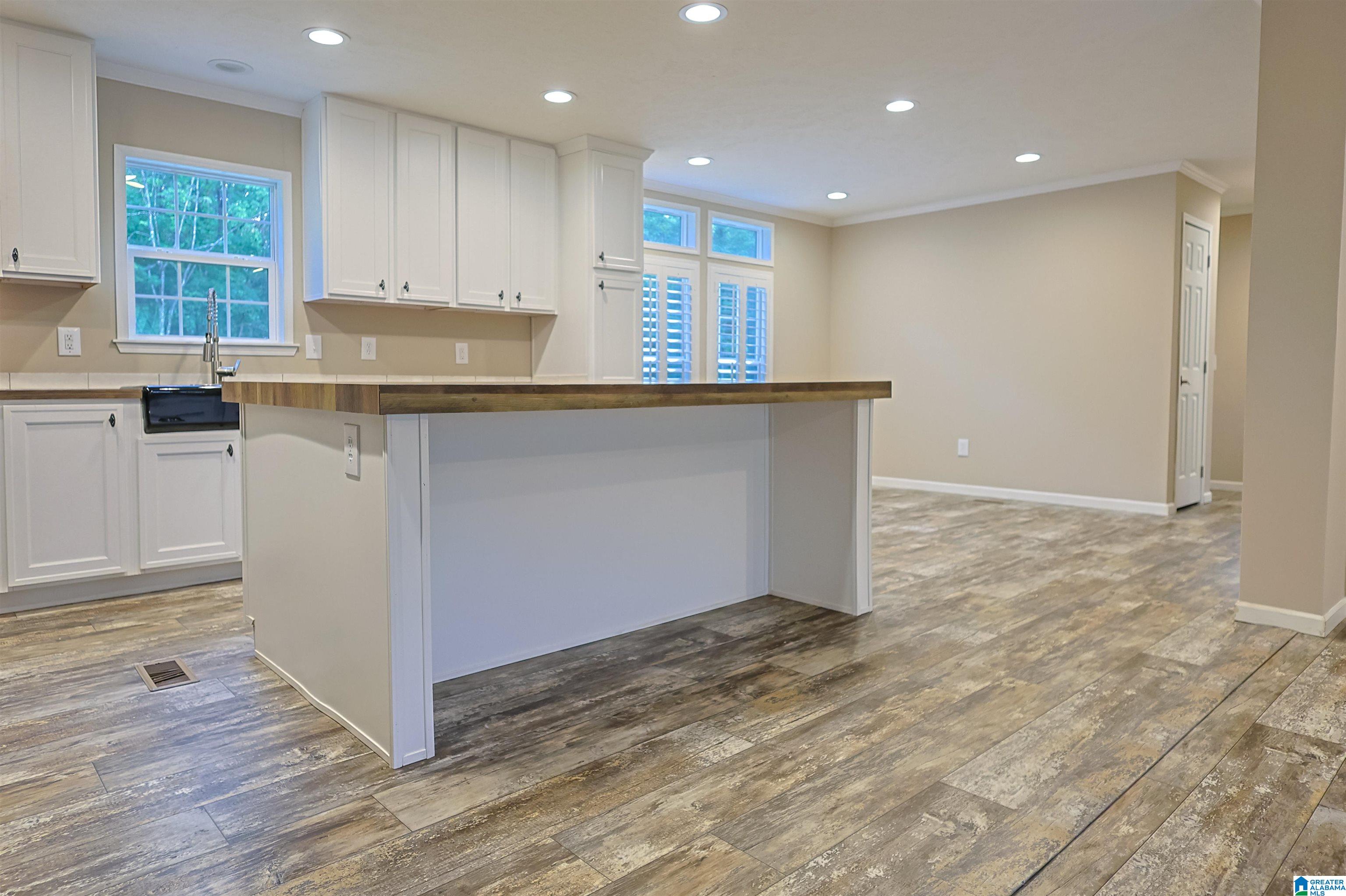 2381 JIM RANEY LANE