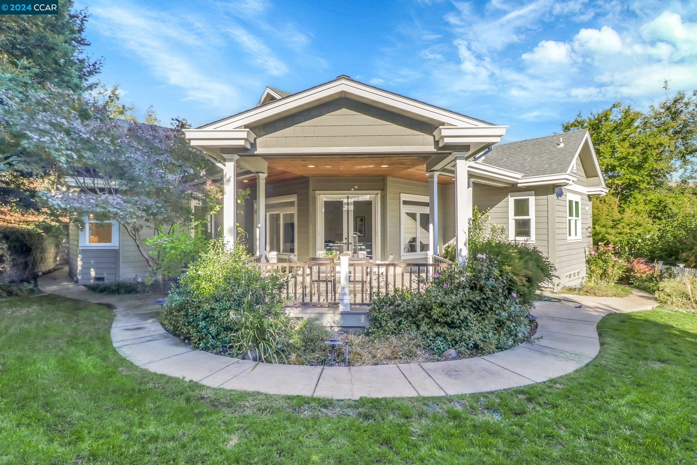 919 Hawthorne Dr