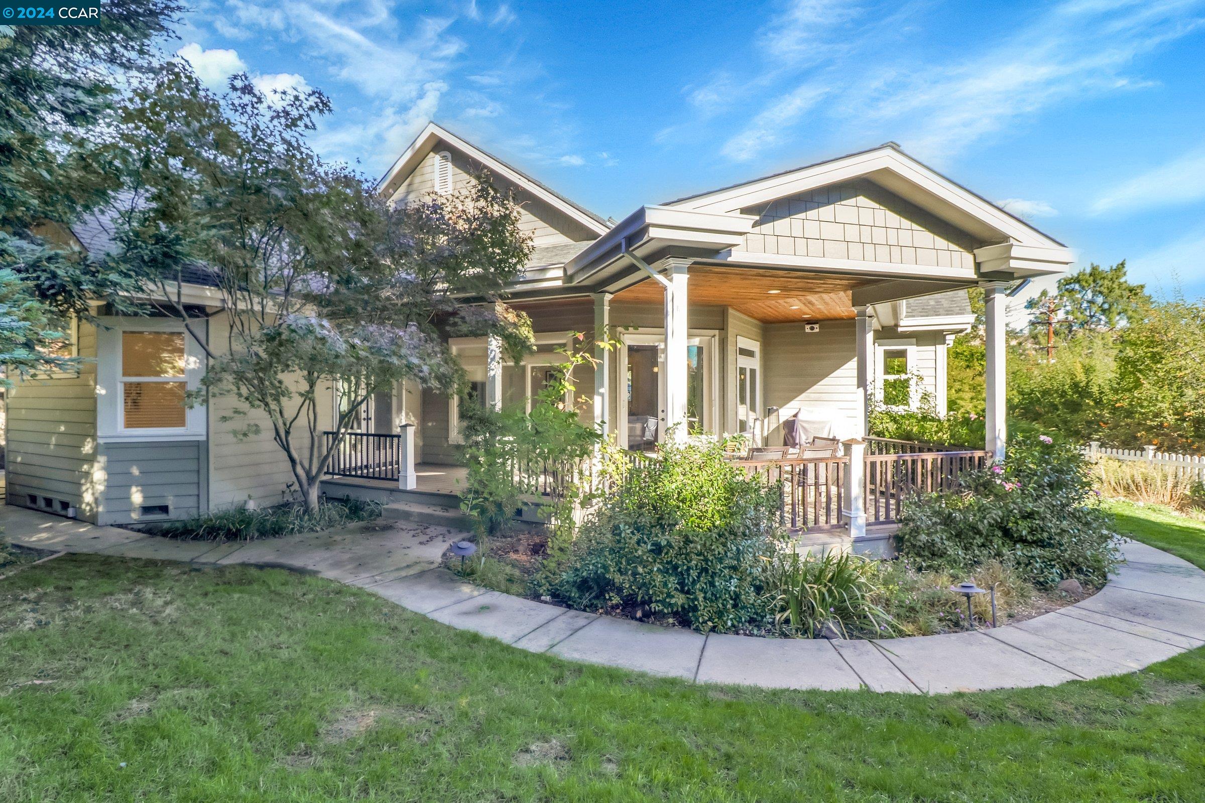 919 Hawthorne Dr