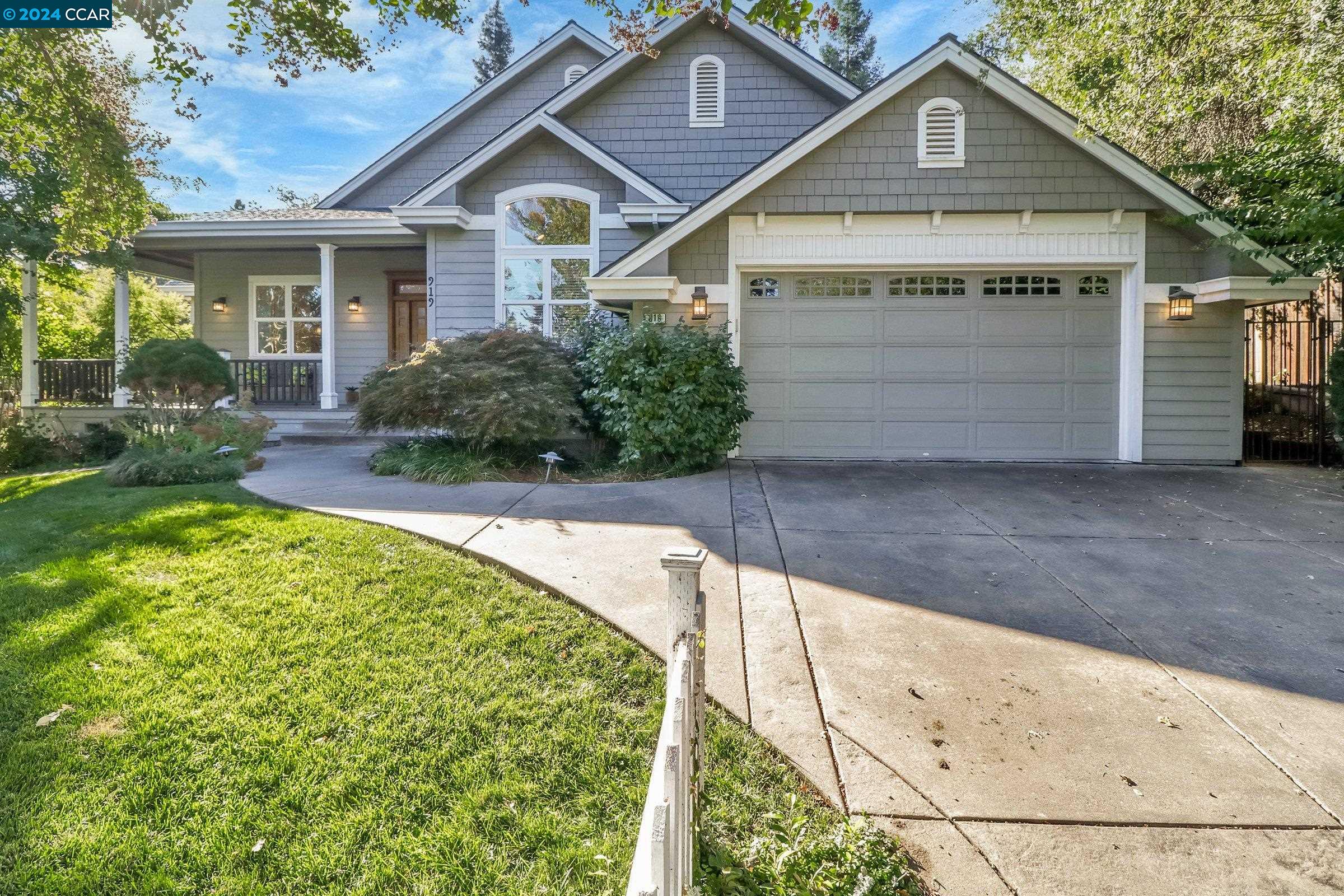 919 Hawthorne Dr