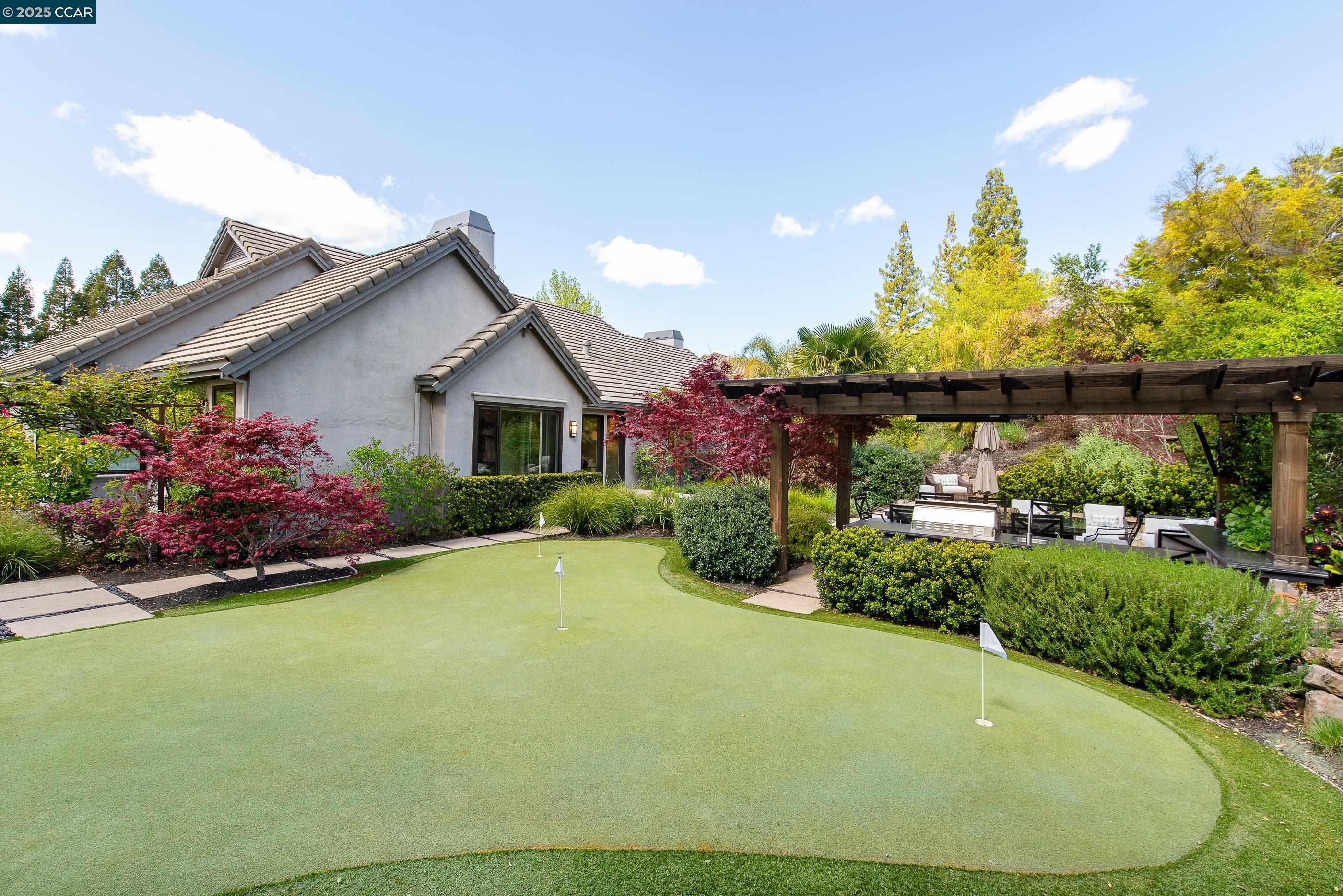 30 Oak Trail Court