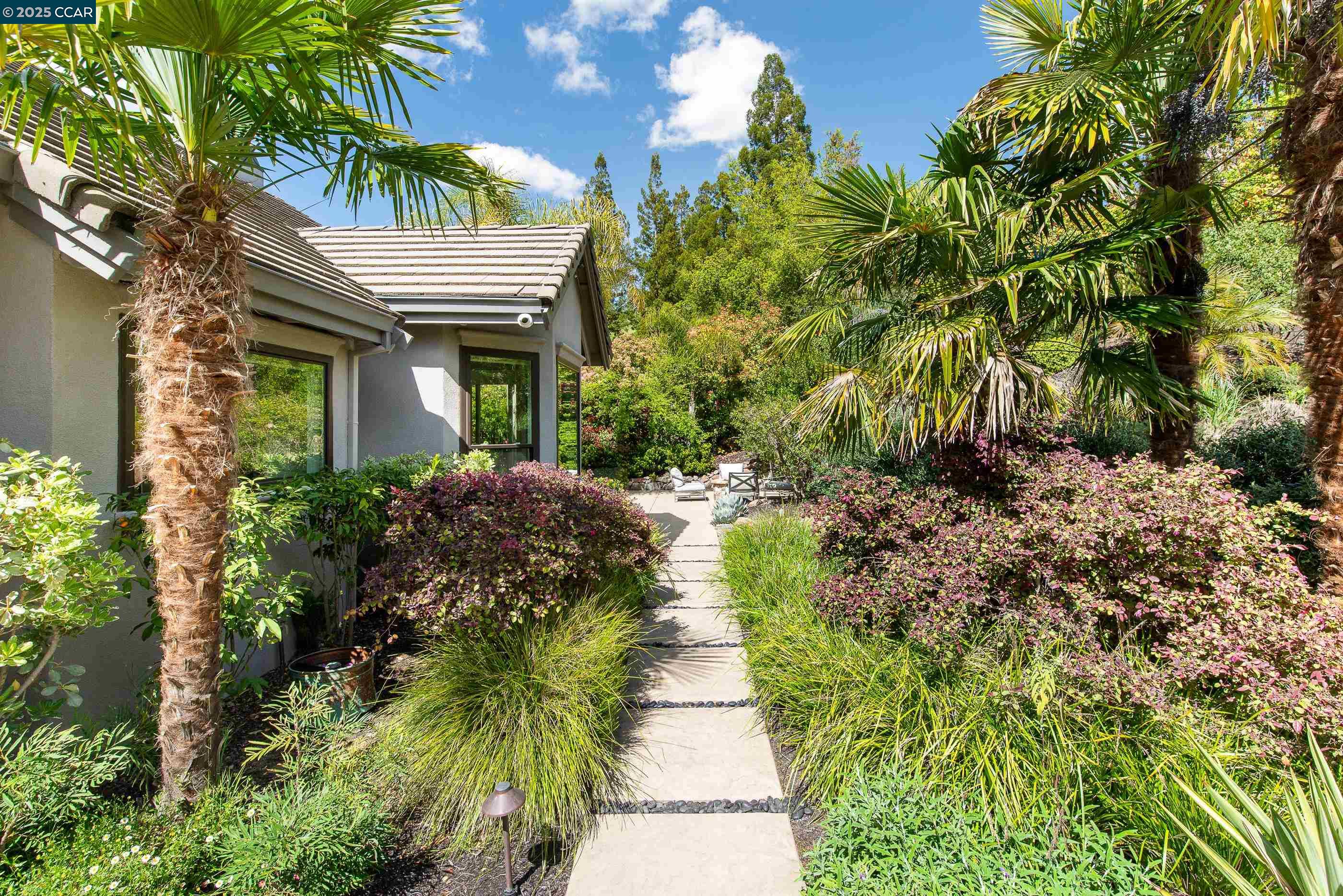 30 Oak Trail Court
