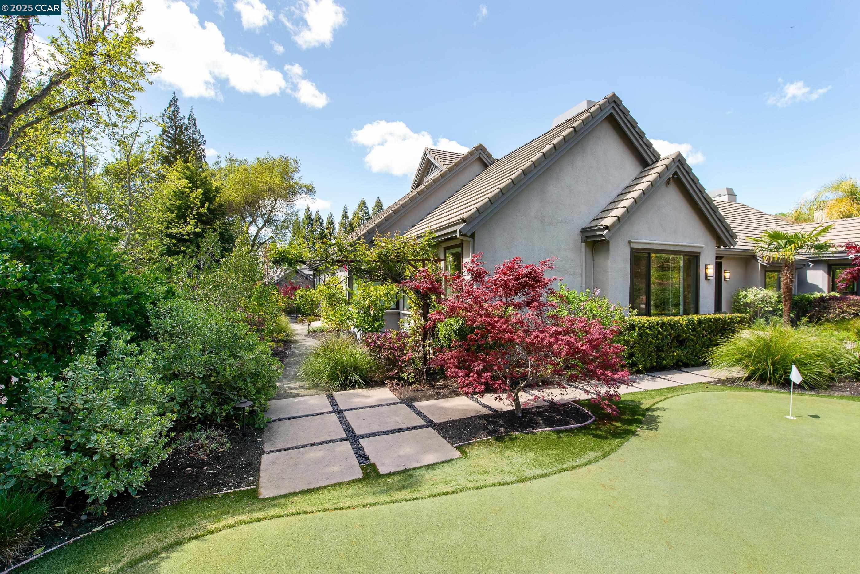 30 Oak Trail Court