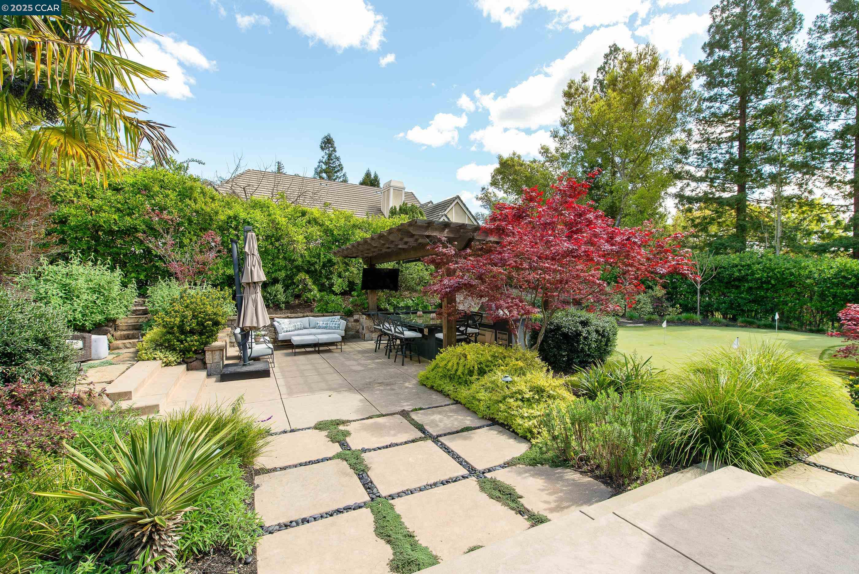 30 Oak Trail Court