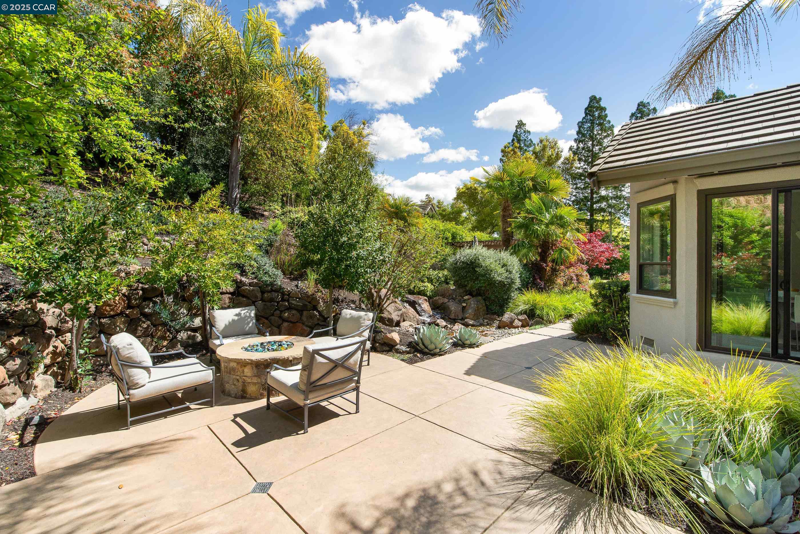 30 Oak Trail Court