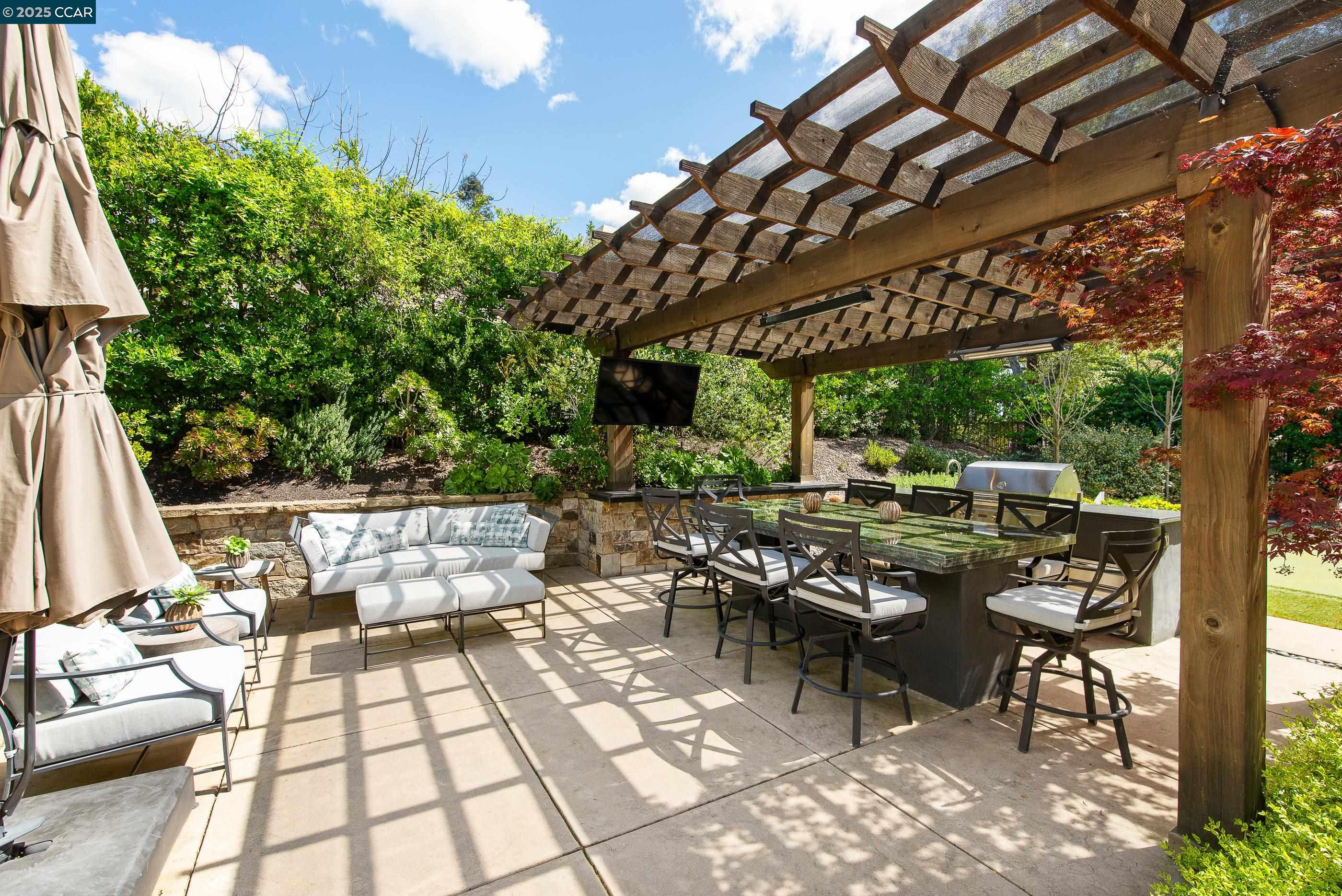 30 Oak Trail Court