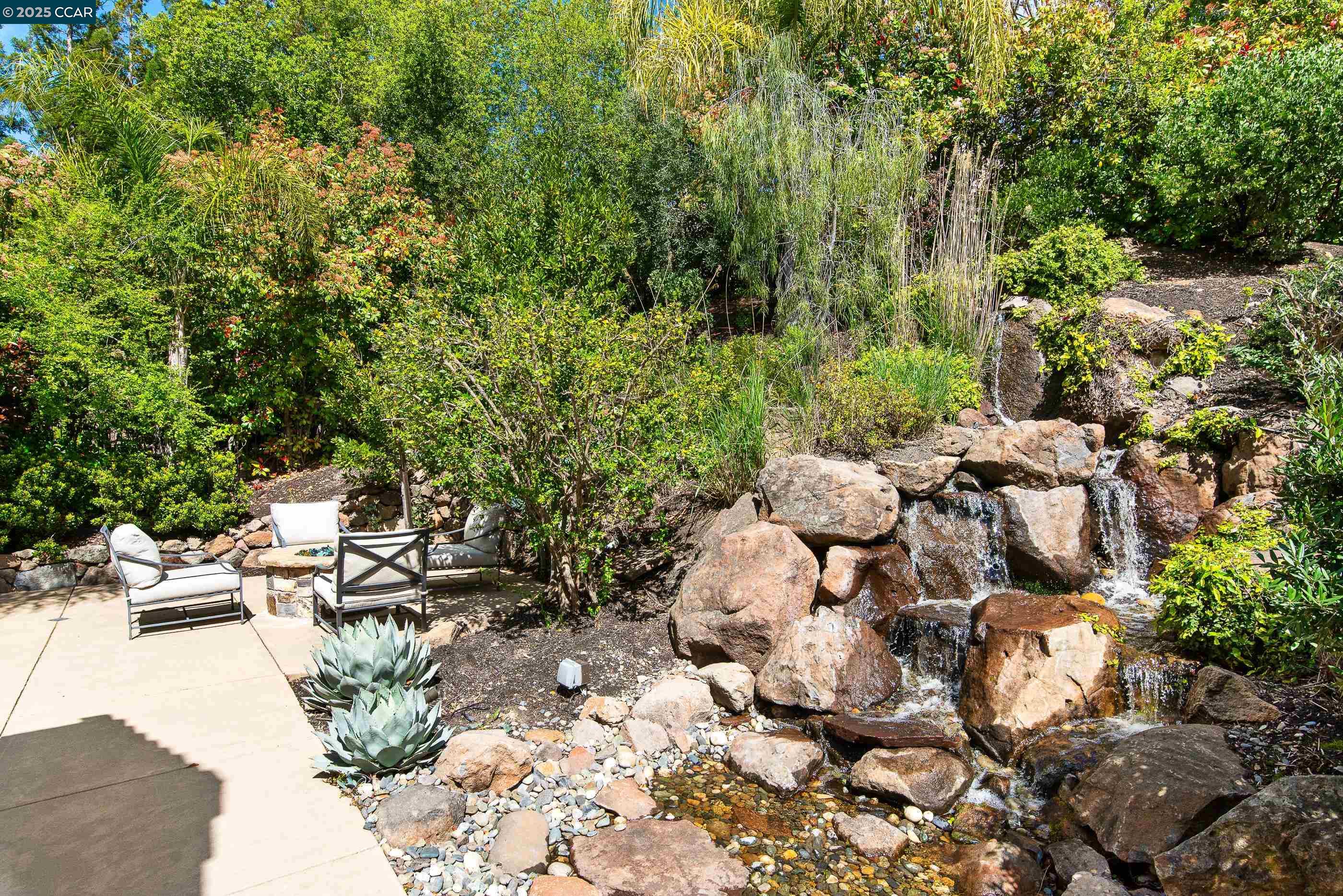 30 Oak Trail Court