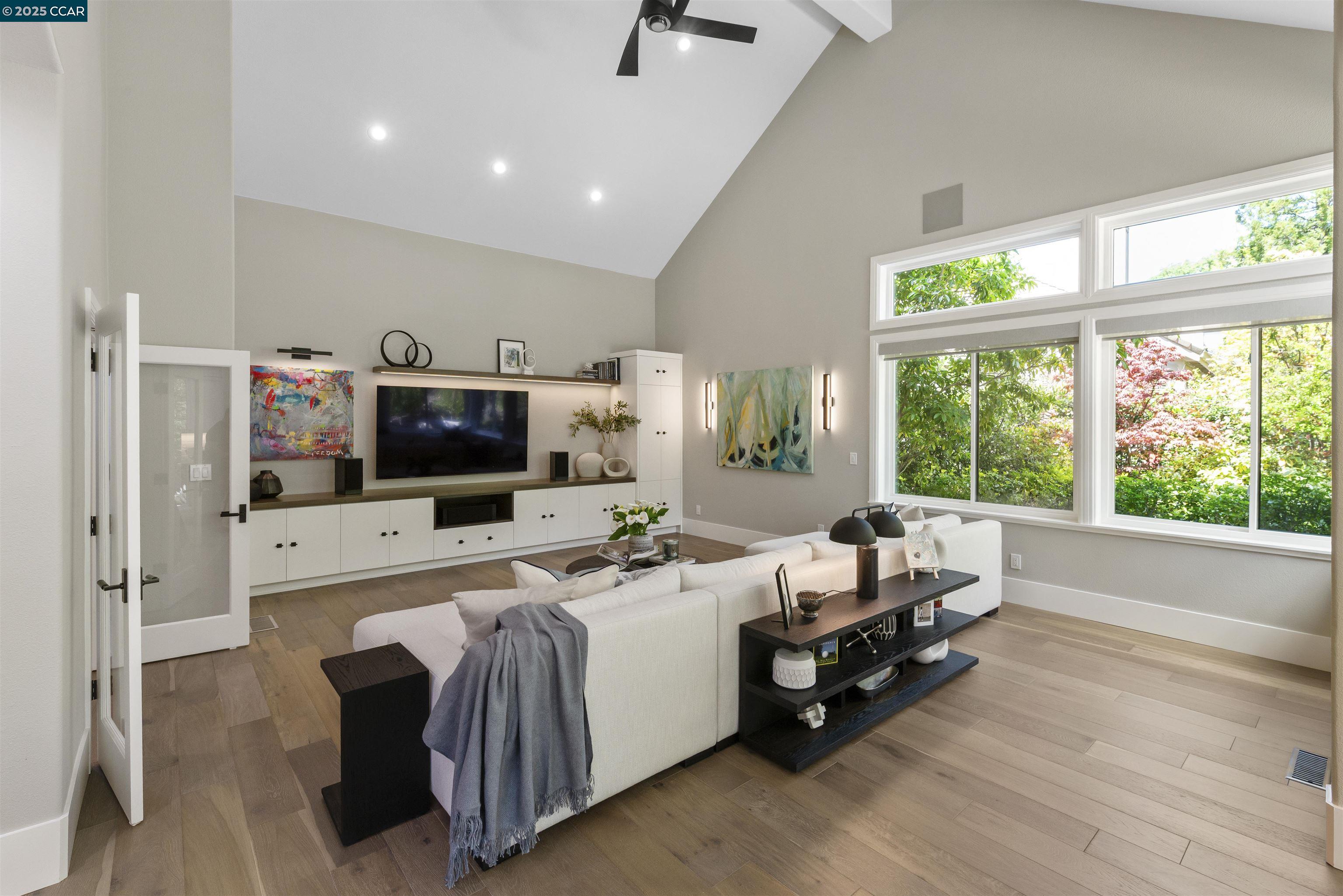 30 Oak Trail Court