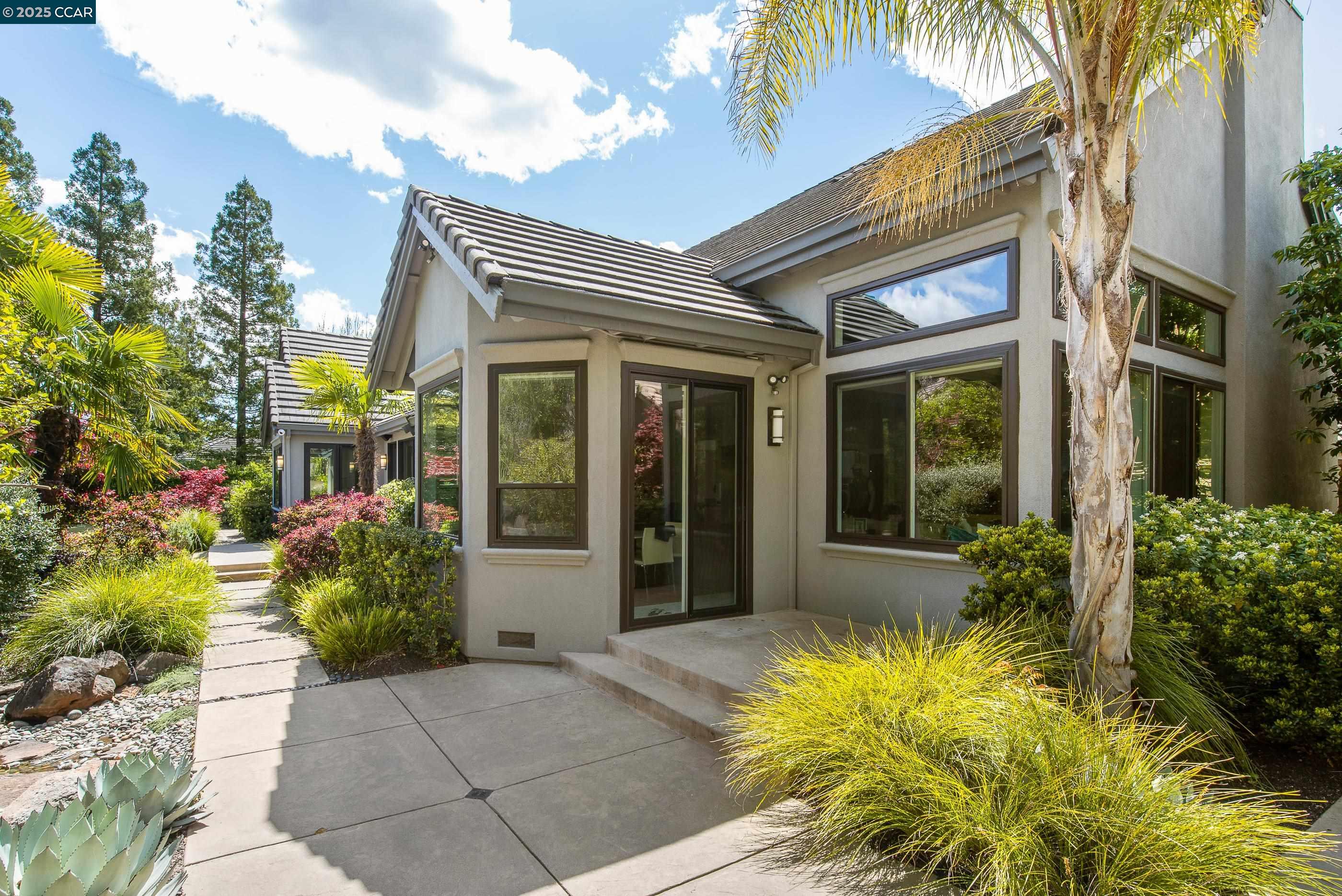 30 Oak Trail Court