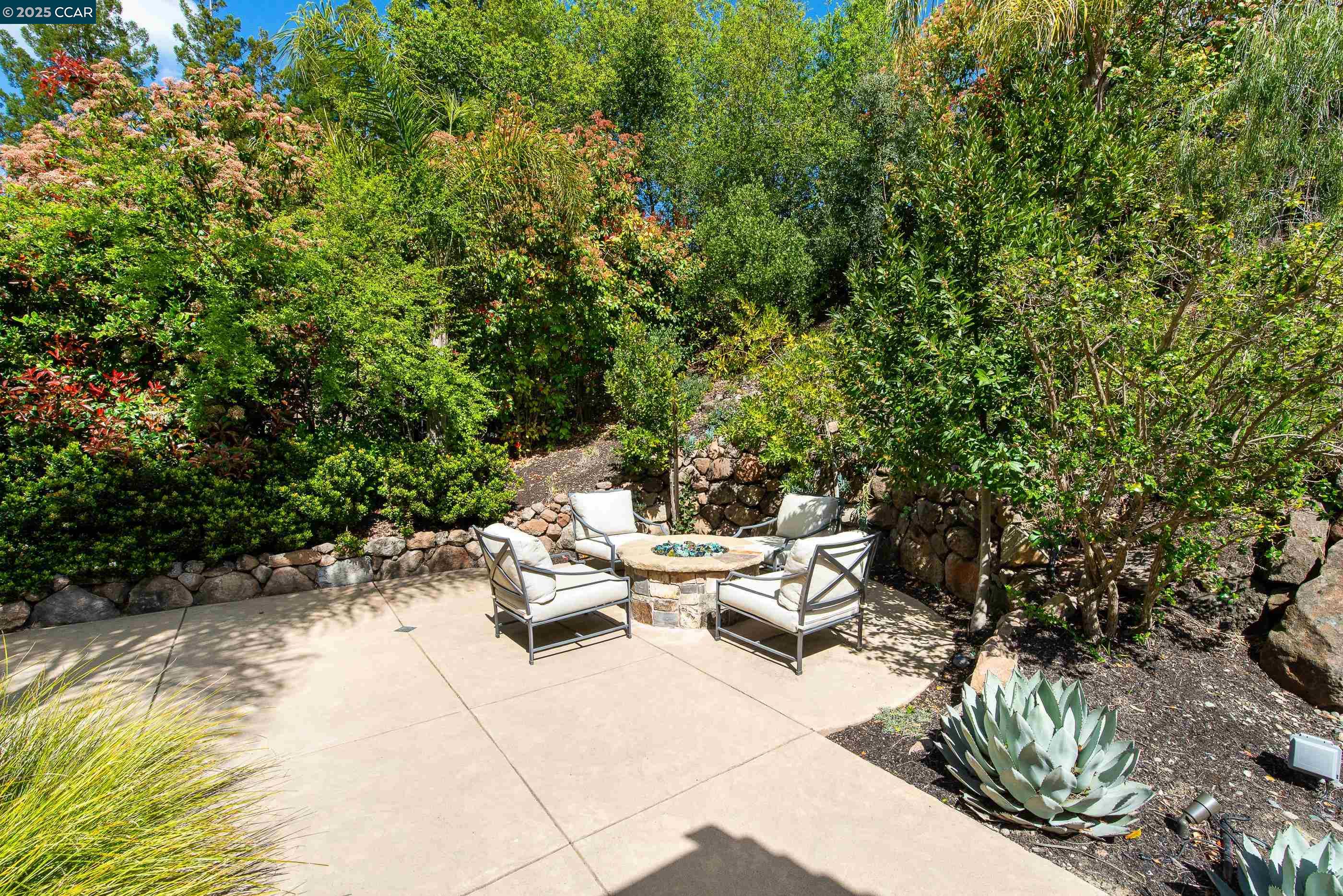 30 Oak Trail Court