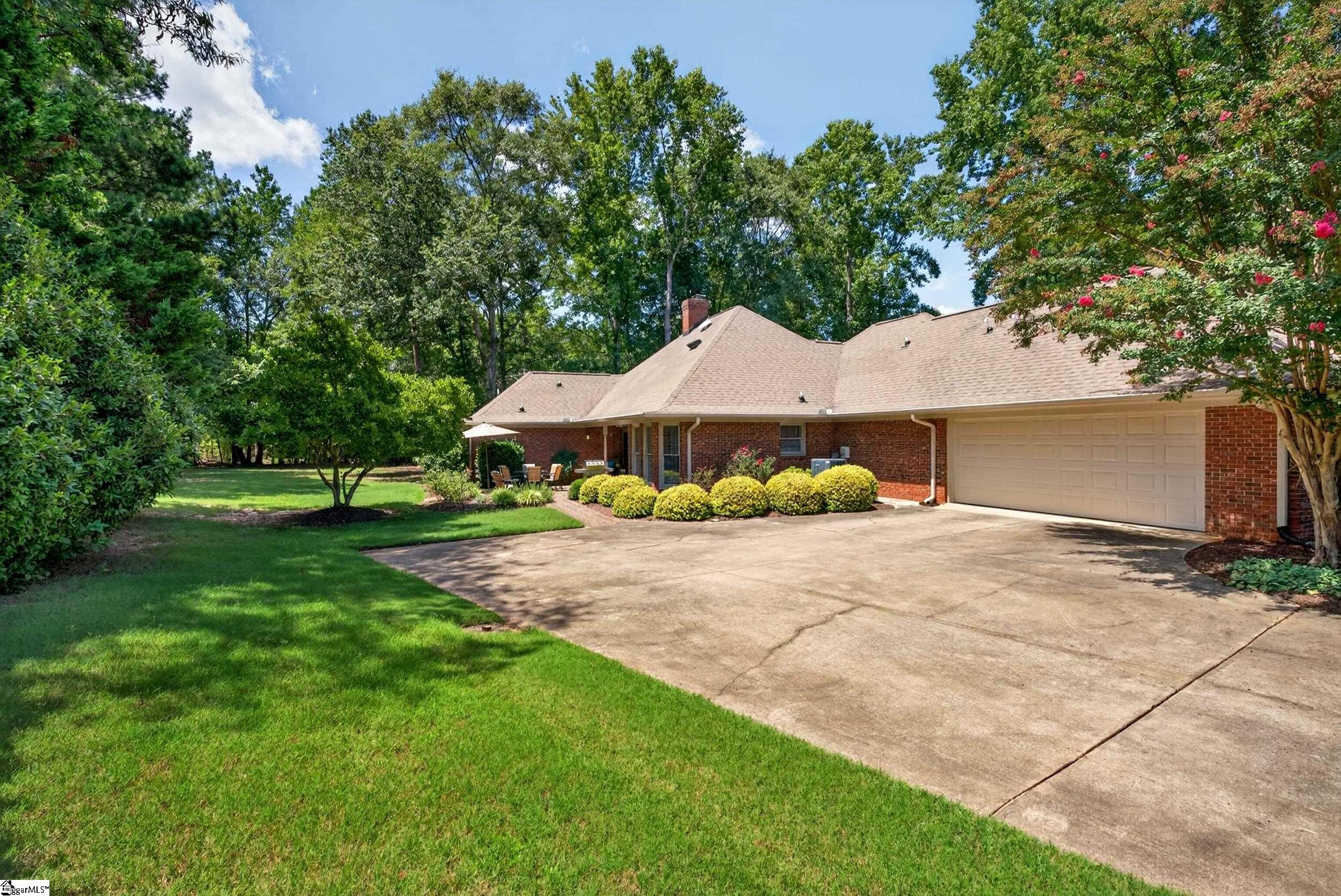 216 Muirfield Drive