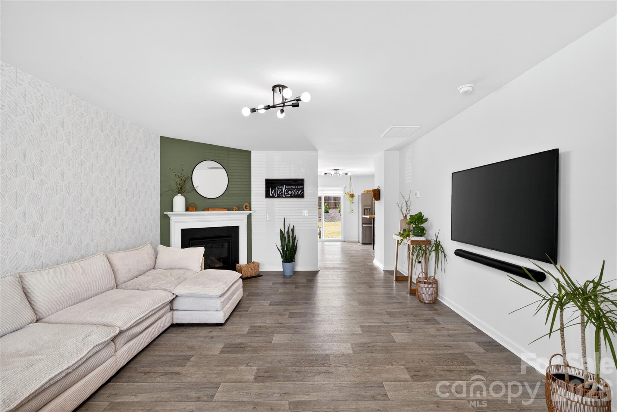 1221 Canter Place