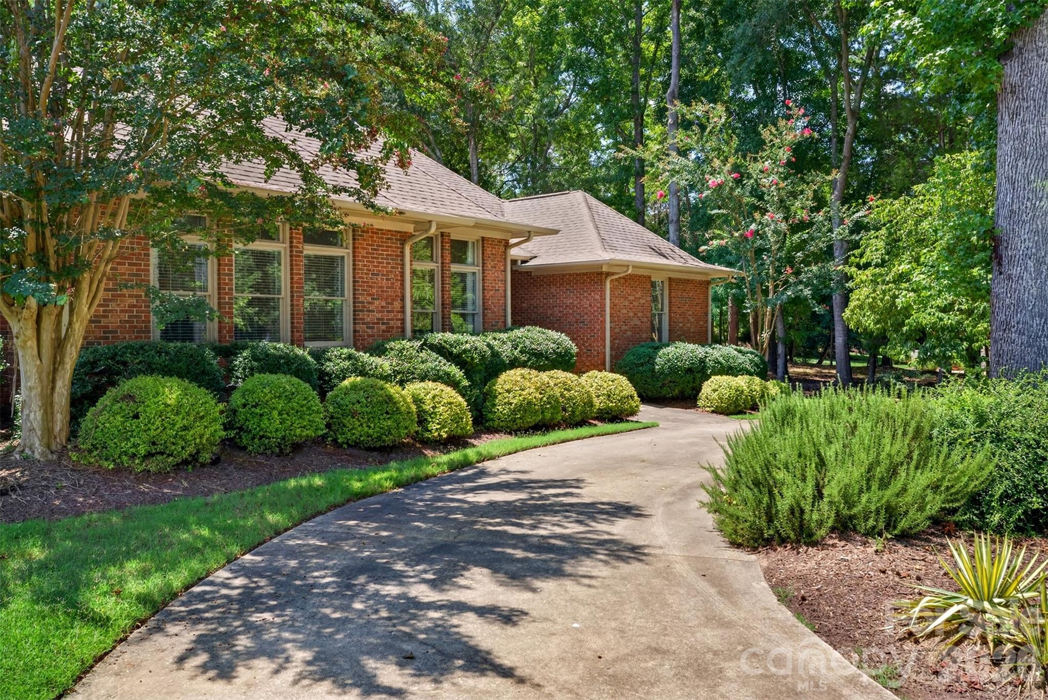 216 Muirfield Drive